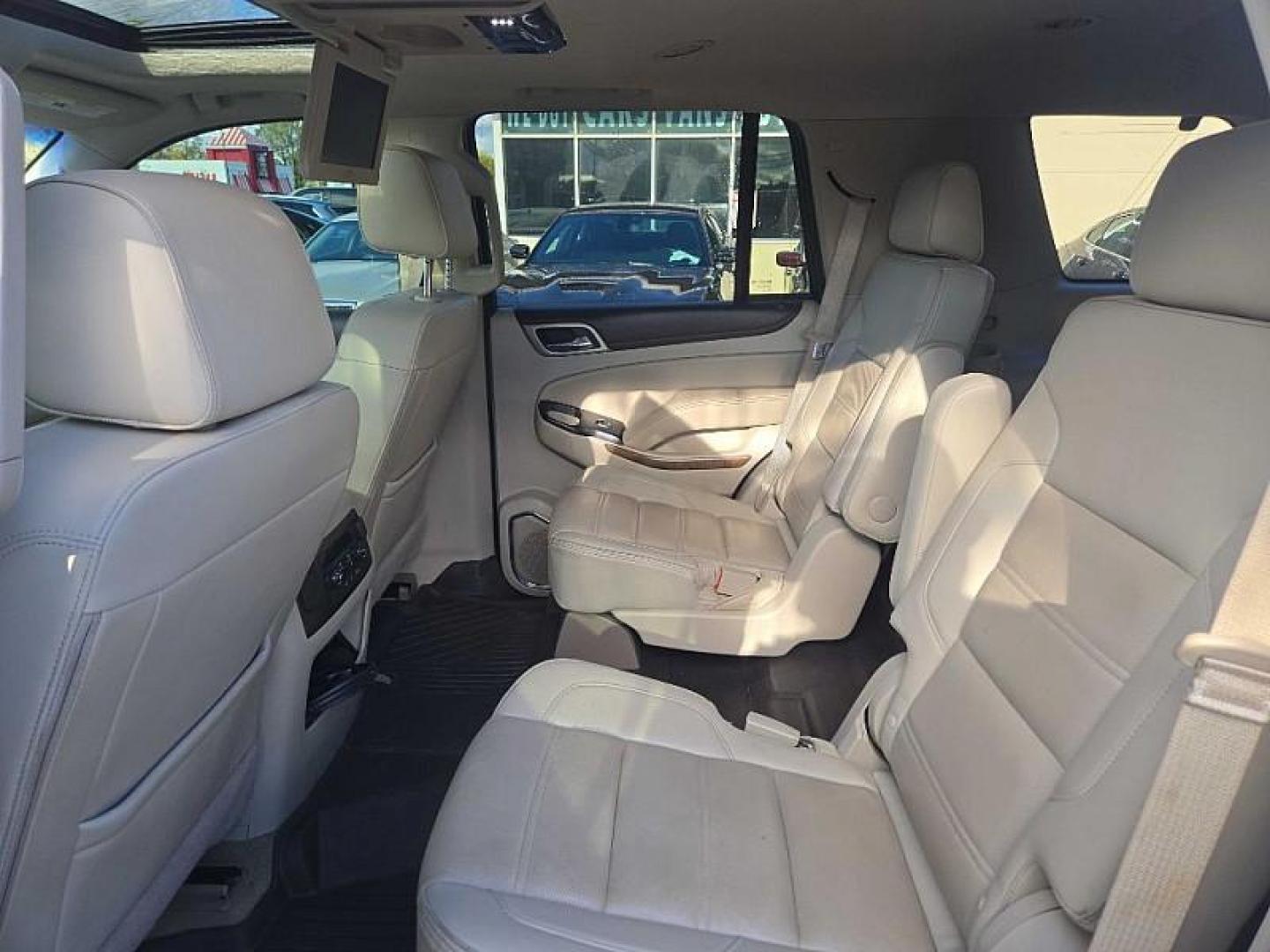 2018 WHITE /BEIGE GMC Yukon Denali 4WD (1GKS2CKJXJR) with an 6.2L V8 OHV 16V engine, 10A transmission, located at 3304 Woodville Road, Northwood, OH, 43619, (419) 210-8019, 41.612694, -83.480743 - Photo#11