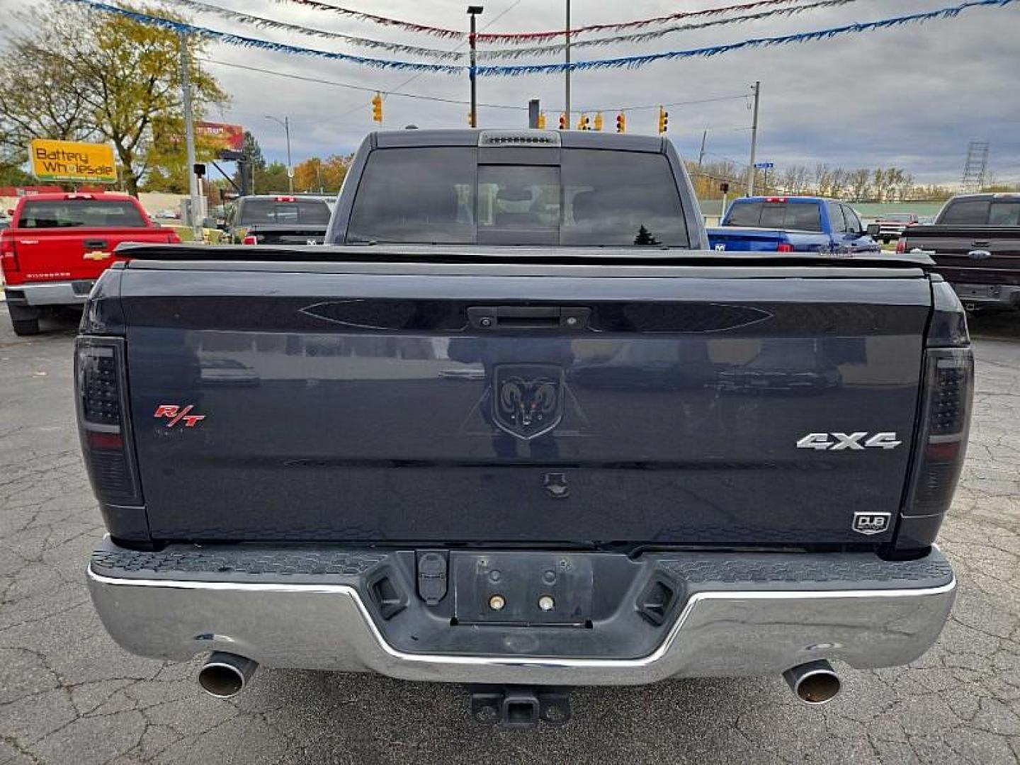2016 GRAY /BLACK RAM 1500 SLT Crew Cab SWB 4WD (1C6RR7LT0GS) with an 5.7L V8 OHV 16V engine, 6A transmission, located at 3304 Woodville Road, Northwood, OH, 43619, (419) 210-8019, 41.612694, -83.480743 - Your #1 Destination for Auto Loans and mdash;No Matter Your Credit!At our dealership, we believe everyone deserves the opportunity to drive their dream car and mdash;whether you have good credit, bad credit, or no credit at all. With a wide selection of hundreds of cars, trucks, and SUVs, you'll fin - Photo#3