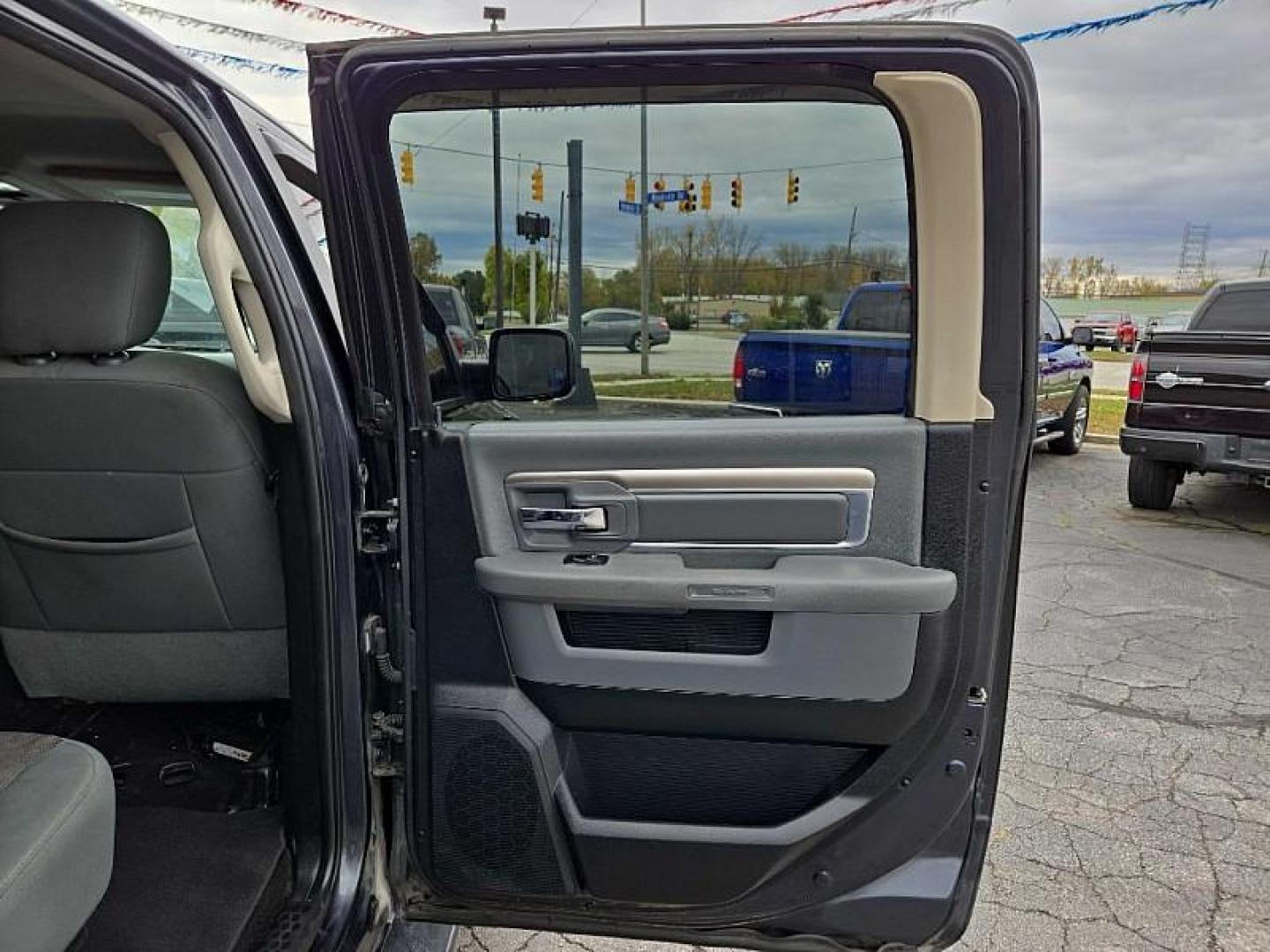 2016 GRAY /BLACK RAM 1500 SLT Crew Cab SWB 4WD (1C6RR7LT0GS) with an 5.7L V8 OHV 16V engine, 6A transmission, located at 3304 Woodville Road, Northwood, OH, 43619, (419) 210-8019, 41.612694, -83.480743 - Your #1 Destination for Auto Loans and mdash;No Matter Your Credit!At our dealership, we believe everyone deserves the opportunity to drive their dream car and mdash;whether you have good credit, bad credit, or no credit at all. With a wide selection of hundreds of cars, trucks, and SUVs, you'll fin - Photo#12