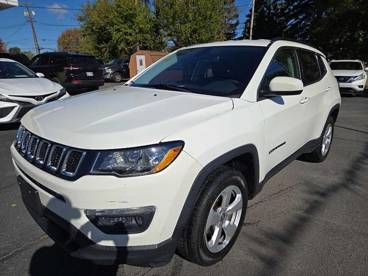 2018 WHITE /BLACK Jeep Compass Sport 4WD (3C4NJDBB0JT) with an 2.4L L4 DOHC 16V engine, Automatic 9-Spd transmission, located at 3304 Woodville Road, Northwood, OH, 43619, (419) 210-8019, 41.612694, -83.480743 - Photo#0