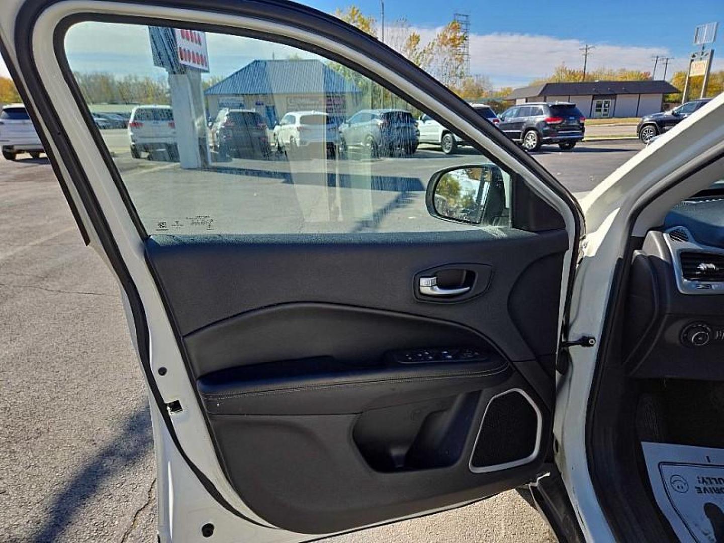 2018 WHITE /BLACK Jeep Compass Sport 4WD (3C4NJDBB0JT) with an 2.4L L4 DOHC 16V engine, Automatic 9-Spd transmission, located at 3304 Woodville Road, Northwood, OH, 43619, (419) 210-8019, 41.612694, -83.480743 - Photo#8