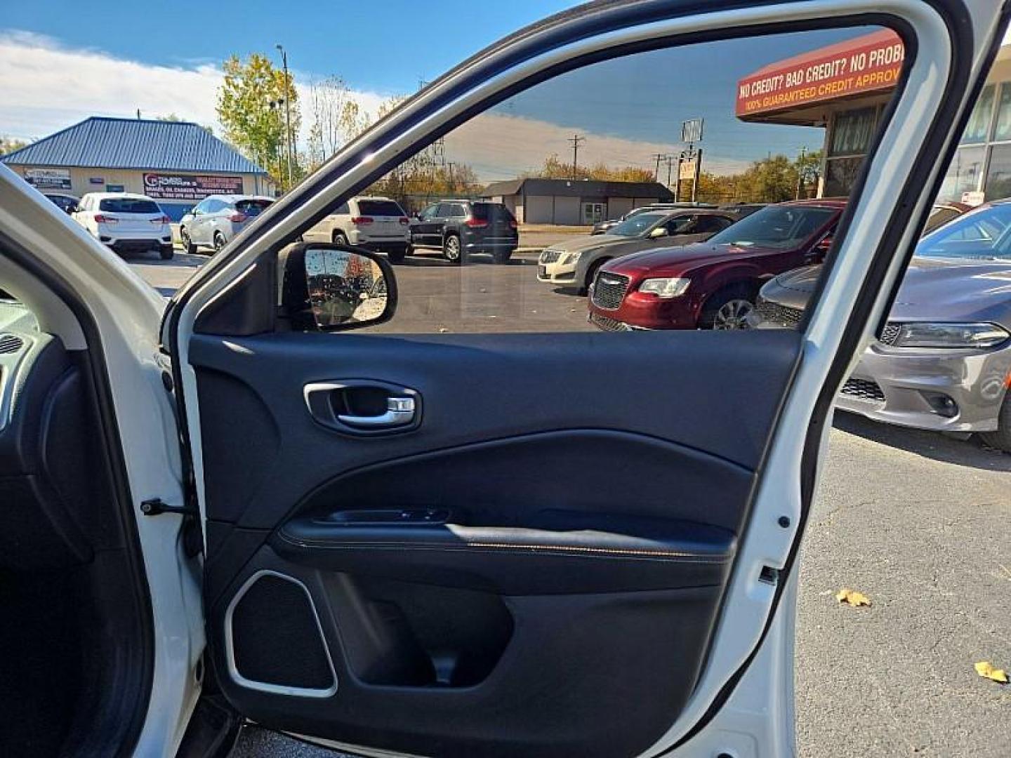 2018 WHITE /BLACK Jeep Compass Sport 4WD (3C4NJDBB0JT) with an 2.4L L4 DOHC 16V engine, Automatic 9-Spd transmission, located at 3304 Woodville Road, Northwood, OH, 43619, (419) 210-8019, 41.612694, -83.480743 - Photo#15