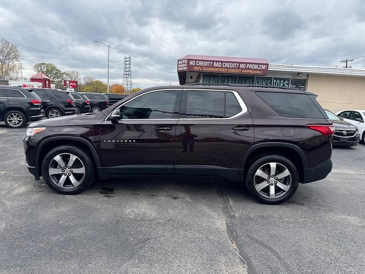2020 RED /BLACK Chevrolet Traverse LT Leather FWD (1GNERHKW0LJ) with an 3.6L V6 DOHC 24V engine, 9A transmission, located at 3304 Woodville Road, Northwood, OH, 43619, (419) 210-8019, 41.612694, -83.480743 - Photo#1