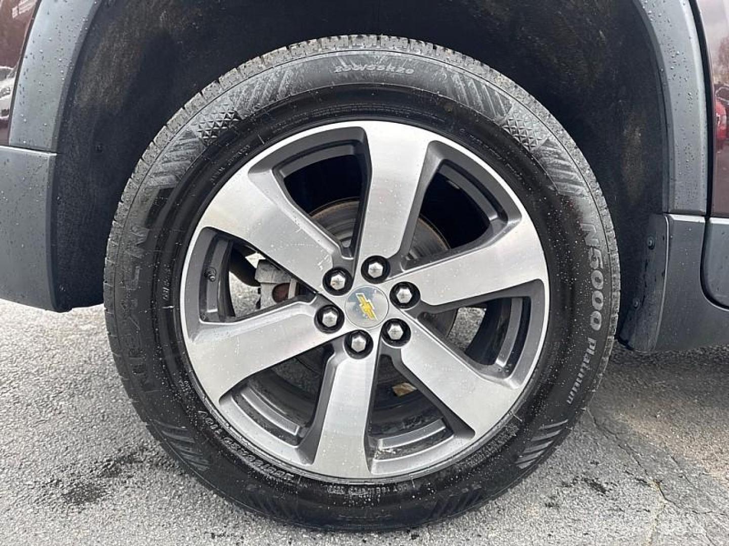 2020 RED /BLACK Chevrolet Traverse LT Leather FWD (1GNERHKW0LJ) with an 3.6L V6 DOHC 24V engine, 9A transmission, located at 3304 Woodville Road, Northwood, OH, 43619, (419) 210-8019, 41.612694, -83.480743 - Photo#19