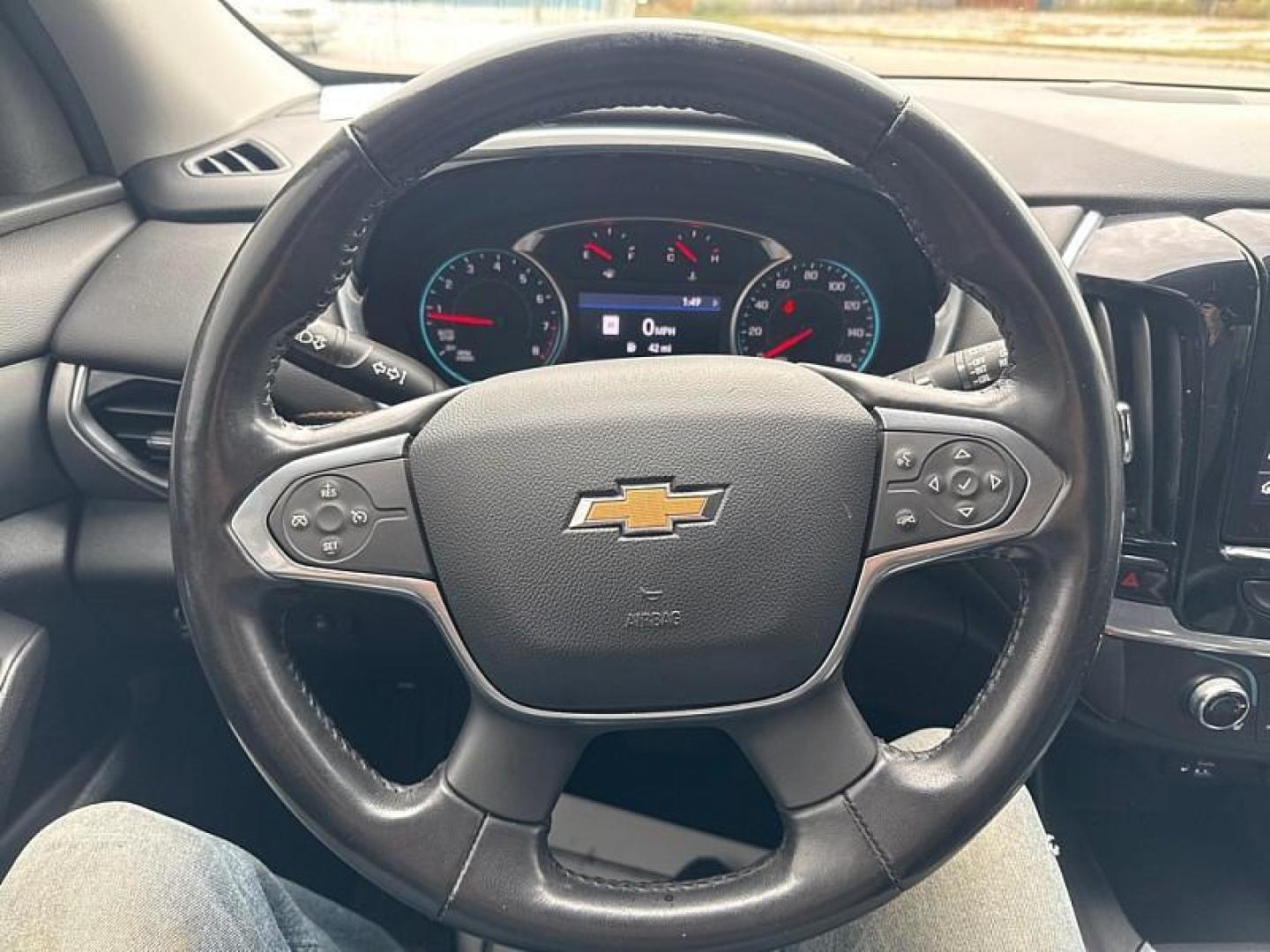 2020 RED /BLACK Chevrolet Traverse LT Leather FWD (1GNERHKW0LJ) with an 3.6L V6 DOHC 24V engine, 9A transmission, located at 3304 Woodville Road, Northwood, OH, 43619, (419) 210-8019, 41.612694, -83.480743 - Photo#21