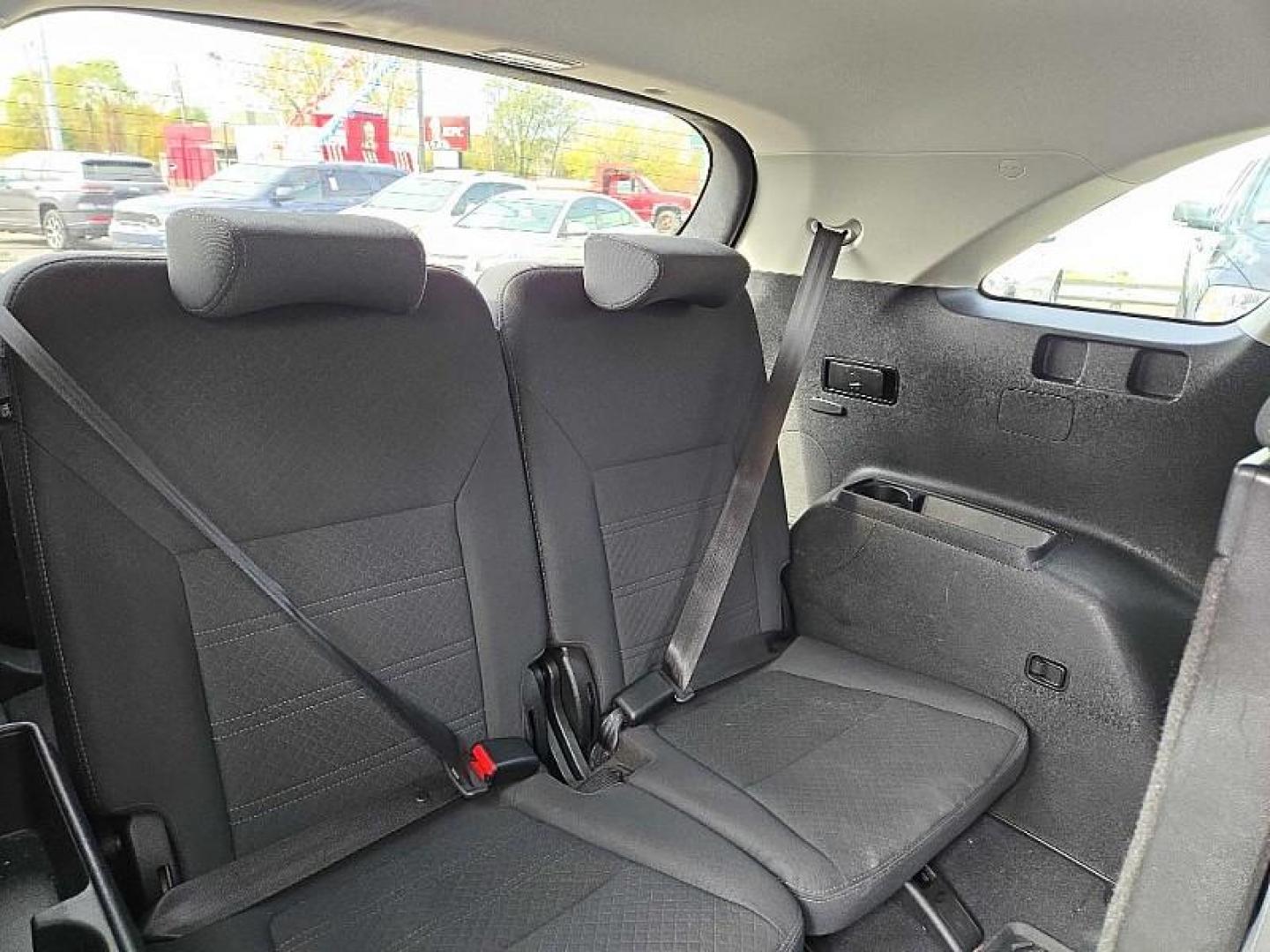 2019 RED /BLACK Kia Sorento LX AWD (5XYPGDA30KG) with an 2.4L L4 DOHC 16V engine, 6A transmission, located at 3304 Woodville Road, Northwood, OH, 43619, (419) 210-8019, 41.612694, -83.480743 - Photo#16