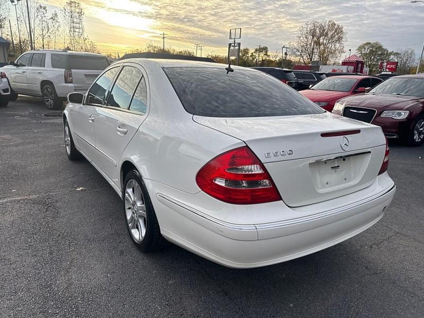 2005 WHITE Mercedes-Benz E-Class E500 (WDBUF70JX5A) with an 5.0L V8 SOHC 24V engine, Automatic transmission, located at 3304 Woodville Road, Northwood, OH, 43619, (419) 210-8019, 41.612694, -83.480743 - Photo#2