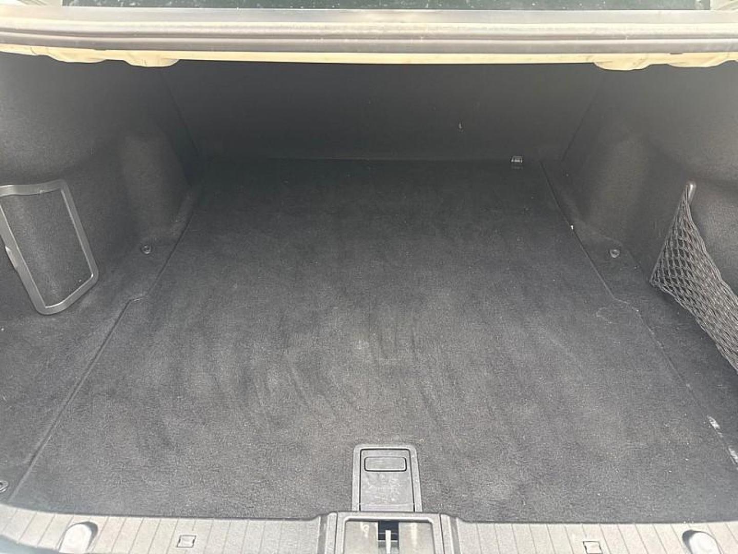 2005 WHITE Mercedes-Benz E-Class E500 (WDBUF70JX5A) with an 5.0L V8 SOHC 24V engine, Automatic transmission, located at 3304 Woodville Road, Northwood, OH, 43619, (419) 210-8019, 41.612694, -83.480743 - Photo#12