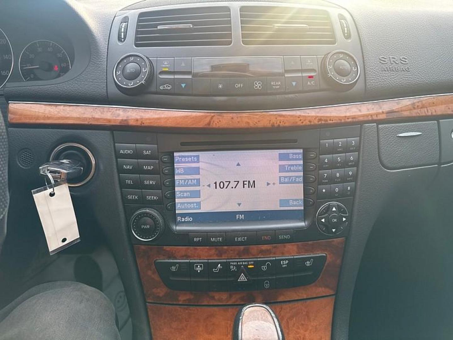 2005 WHITE Mercedes-Benz E-Class E500 (WDBUF70JX5A) with an 5.0L V8 SOHC 24V engine, Automatic transmission, located at 3304 Woodville Road, Northwood, OH, 43619, (419) 210-8019, 41.612694, -83.480743 - Photo#21