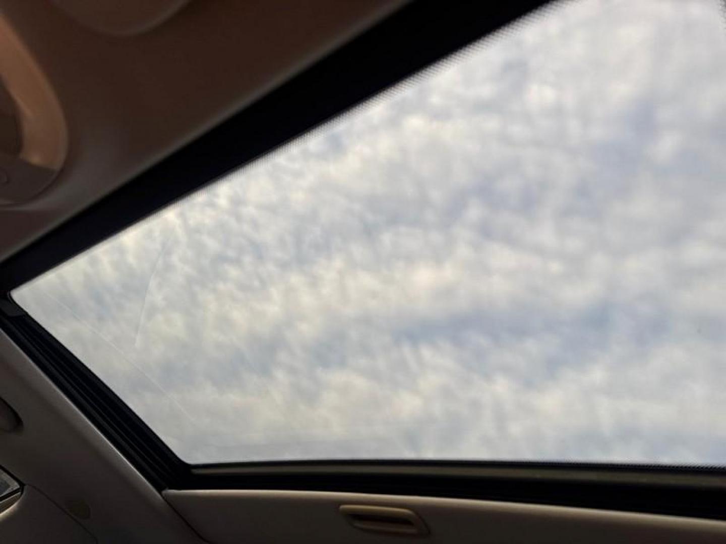 2005 WHITE Mercedes-Benz E-Class E500 (WDBUF70JX5A) with an 5.0L V8 SOHC 24V engine, Automatic transmission, located at 3304 Woodville Road, Northwood, OH, 43619, (419) 210-8019, 41.612694, -83.480743 - Photo#22