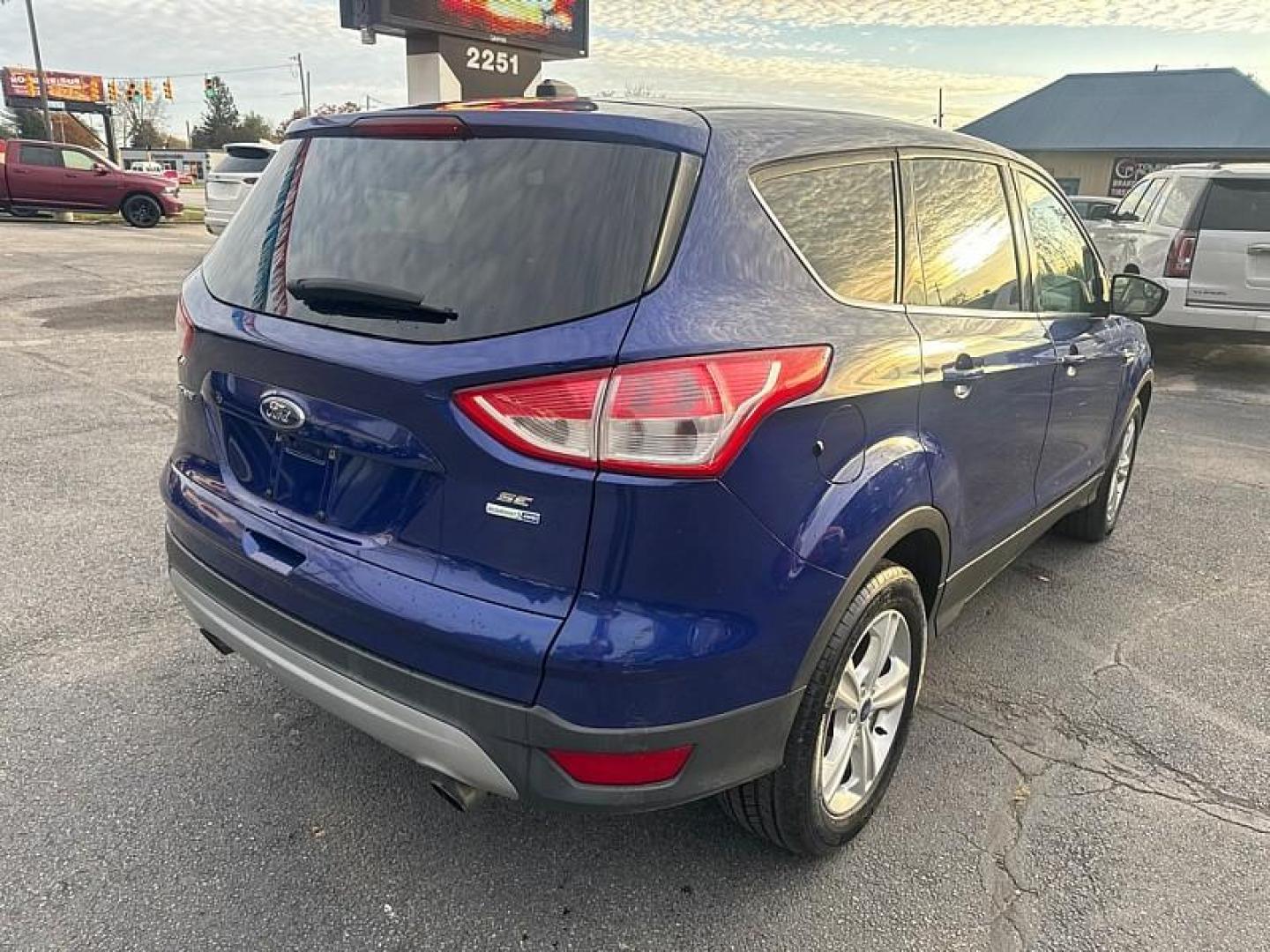 2016 BLUE /GRAY Ford Escape SE 4WD (1FMCU9GX0GU) with an 1.6L L4 DOHC 16V engine, 6-Speed Automatic transmission, located at 3304 Woodville Road, Northwood, OH, 43619, (419) 210-8019, 41.612694, -83.480743 - Your #1 Destination for Auto Loans and mdash;No Matter Your Credit!At our dealership, we believe everyone deserves the opportunity to drive their dream car and mdash;whether you have good credit, bad credit, or no credit at all. With a wide selection of hundreds of cars, trucks, and SUVs, you'll fin - Photo#4