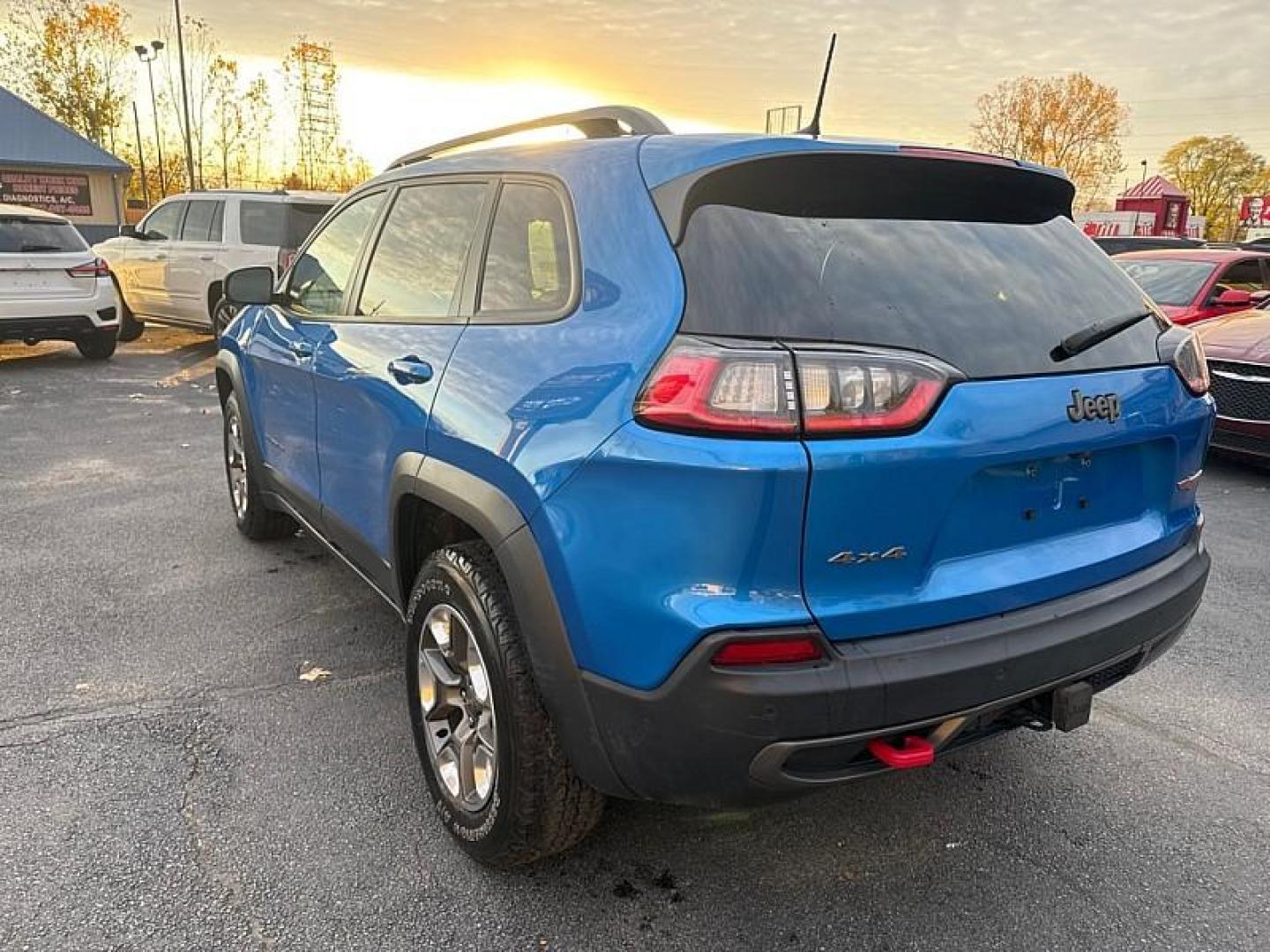 2020 BLUE /BLACK Jeep Cherokee Trailhawk Elite 4WD (1C4PJMBX5LD) with an 3.2L V6 DOHC 24V engine, 9A transmission, located at 3304 Woodville Road, Northwood, OH, 43619, (419) 210-8019, 41.612694, -83.480743 - Photo#2