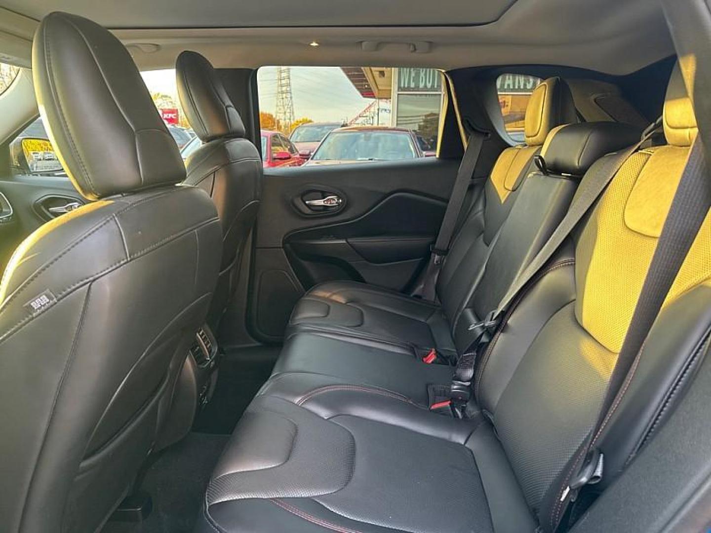 2020 BLUE /BLACK Jeep Cherokee Trailhawk Elite 4WD (1C4PJMBX5LD) with an 3.2L V6 DOHC 24V engine, 9A transmission, located at 3304 Woodville Road, Northwood, OH, 43619, (419) 210-8019, 41.612694, -83.480743 - Photo#11