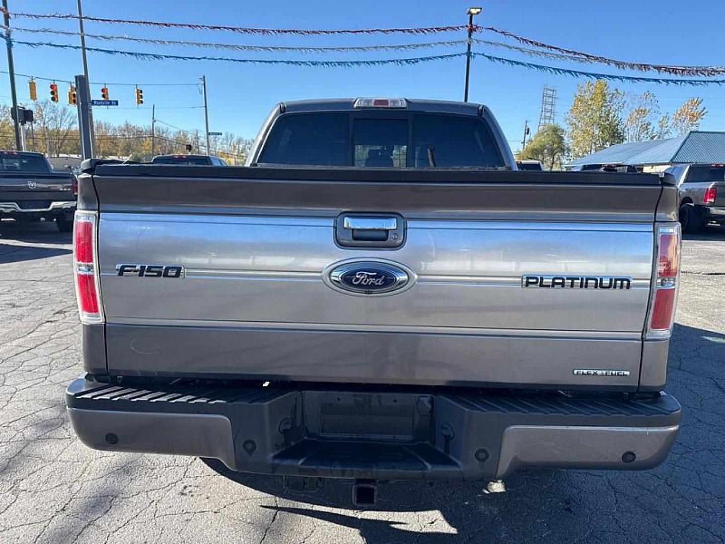 2014 GRAY /BLACK Ford F-150 XL SuperCrew 5.5-ft. Bed 4WD (1FTFW1EFXEF) with an 5.0L V8 engine, 6-Speed Automatic transmission, located at 3304 Woodville Road, Northwood, OH, 43619, (419) 210-8019, 41.612694, -83.480743 - Your #1 Destination for Auto Loans and mdash;No Matter Your Credit!At our dealership, we believe everyone deserves the opportunity to drive their dream car and mdash;whether you have good credit, bad credit, or no credit at all. With a wide selection of hundreds of cars, trucks, and SUVs, you'll fin - Photo#3