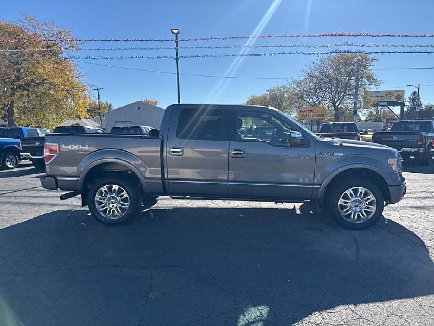 2014 GRAY /BLACK Ford F-150 XL SuperCrew 5.5-ft. Bed 4WD (1FTFW1EFXEF) with an 5.0L V8 engine, 6-Speed Automatic transmission, located at 3304 Woodville Road, Northwood, OH, 43619, (419) 210-8019, 41.612694, -83.480743 - Your #1 Destination for Auto Loans and mdash;No Matter Your Credit!At our dealership, we believe everyone deserves the opportunity to drive their dream car and mdash;whether you have good credit, bad credit, or no credit at all. With a wide selection of hundreds of cars, trucks, and SUVs, you'll fin - Photo#5
