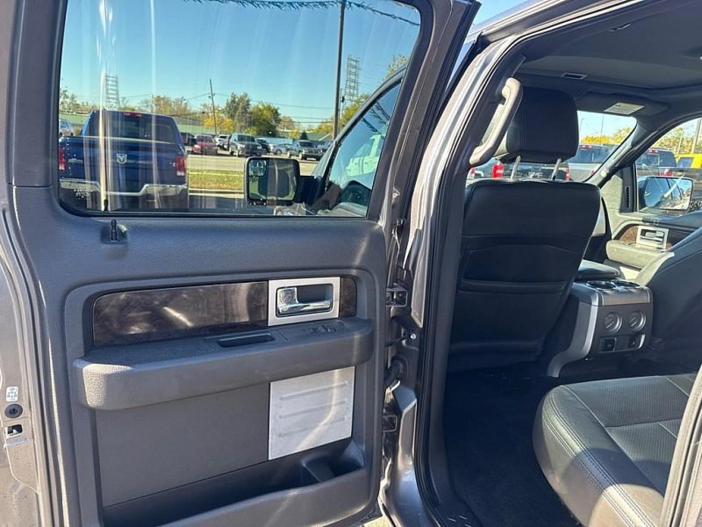 2014 GRAY /BLACK Ford F-150 XL SuperCrew 5.5-ft. Bed 4WD (1FTFW1EFXEF) with an 5.0L V8 engine, 6-Speed Automatic transmission, located at 3304 Woodville Road, Northwood, OH, 43619, (419) 210-8019, 41.612694, -83.480743 - Your #1 Destination for Auto Loans and mdash;No Matter Your Credit!At our dealership, we believe everyone deserves the opportunity to drive their dream car and mdash;whether you have good credit, bad credit, or no credit at all. With a wide selection of hundreds of cars, trucks, and SUVs, you'll fin - Photo#10