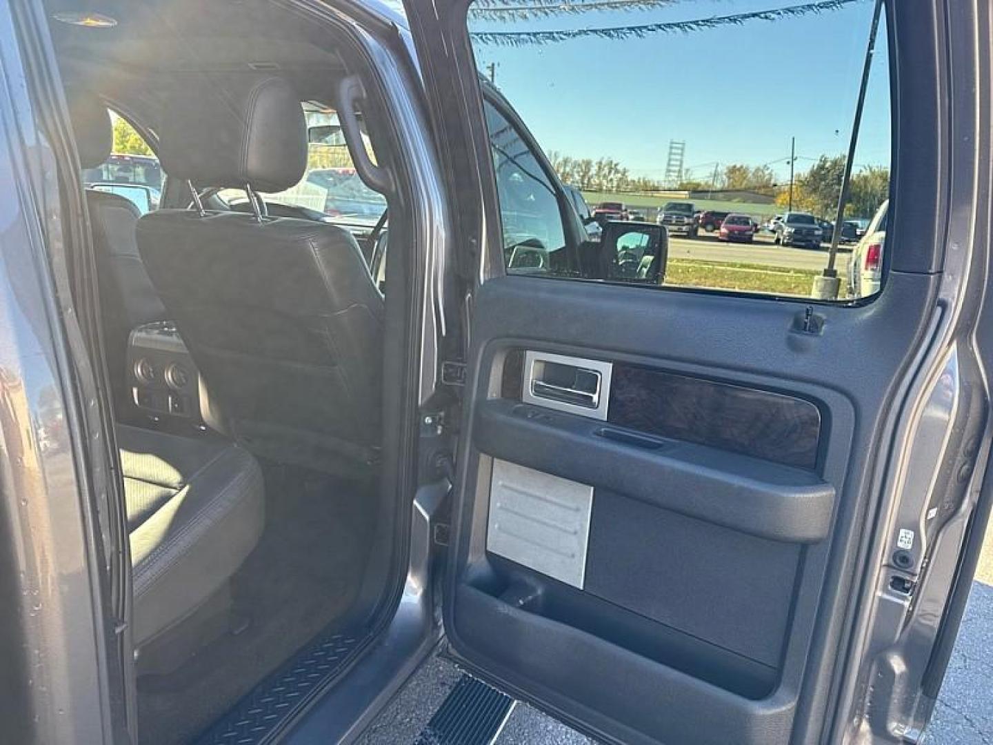 2014 GRAY /BLACK Ford F-150 XL SuperCrew 5.5-ft. Bed 4WD (1FTFW1EFXEF) with an 5.0L V8 engine, 6-Speed Automatic transmission, located at 3304 Woodville Road, Northwood, OH, 43619, (419) 210-8019, 41.612694, -83.480743 - Your #1 Destination for Auto Loans and mdash;No Matter Your Credit!At our dealership, we believe everyone deserves the opportunity to drive their dream car and mdash;whether you have good credit, bad credit, or no credit at all. With a wide selection of hundreds of cars, trucks, and SUVs, you'll fin - Photo#12