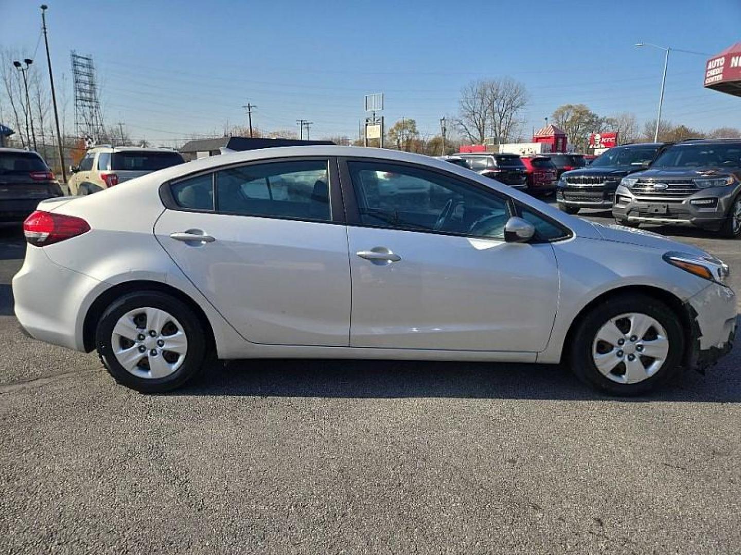 2017 BLUE /BLACK Kia Forte LX 6A (3KPFL4A79HE) with an 2.0L L4 DOHC 16V engine, 6A transmission, located at 3304 Woodville Road, Northwood, OH, 43619, (419) 210-8019, 41.612694, -83.480743 - Photo#5