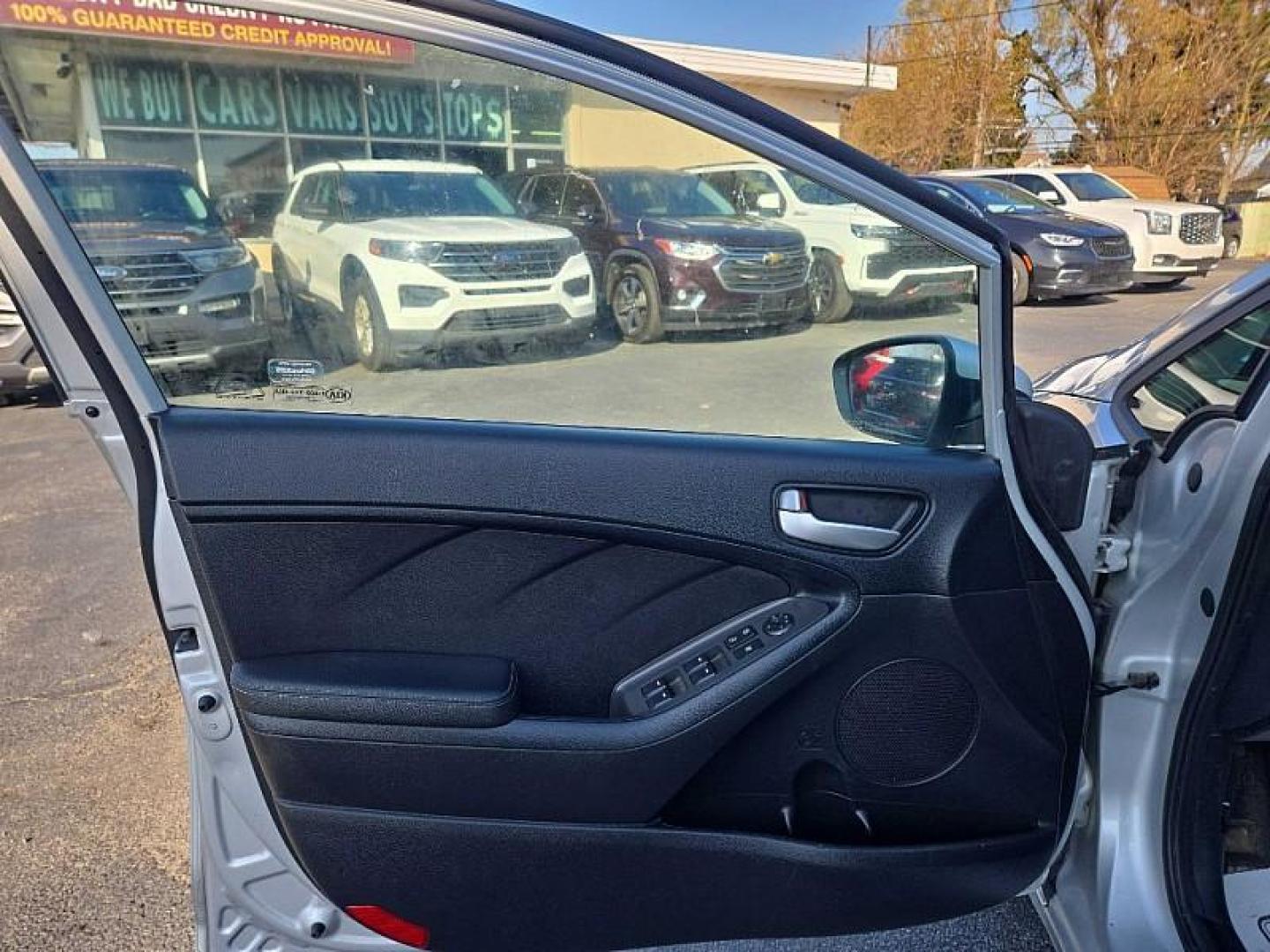 2017 BLUE /BLACK Kia Forte LX 6A (3KPFL4A79HE) with an 2.0L L4 DOHC 16V engine, 6A transmission, located at 3304 Woodville Road, Northwood, OH, 43619, (419) 210-8019, 41.612694, -83.480743 - Photo#8