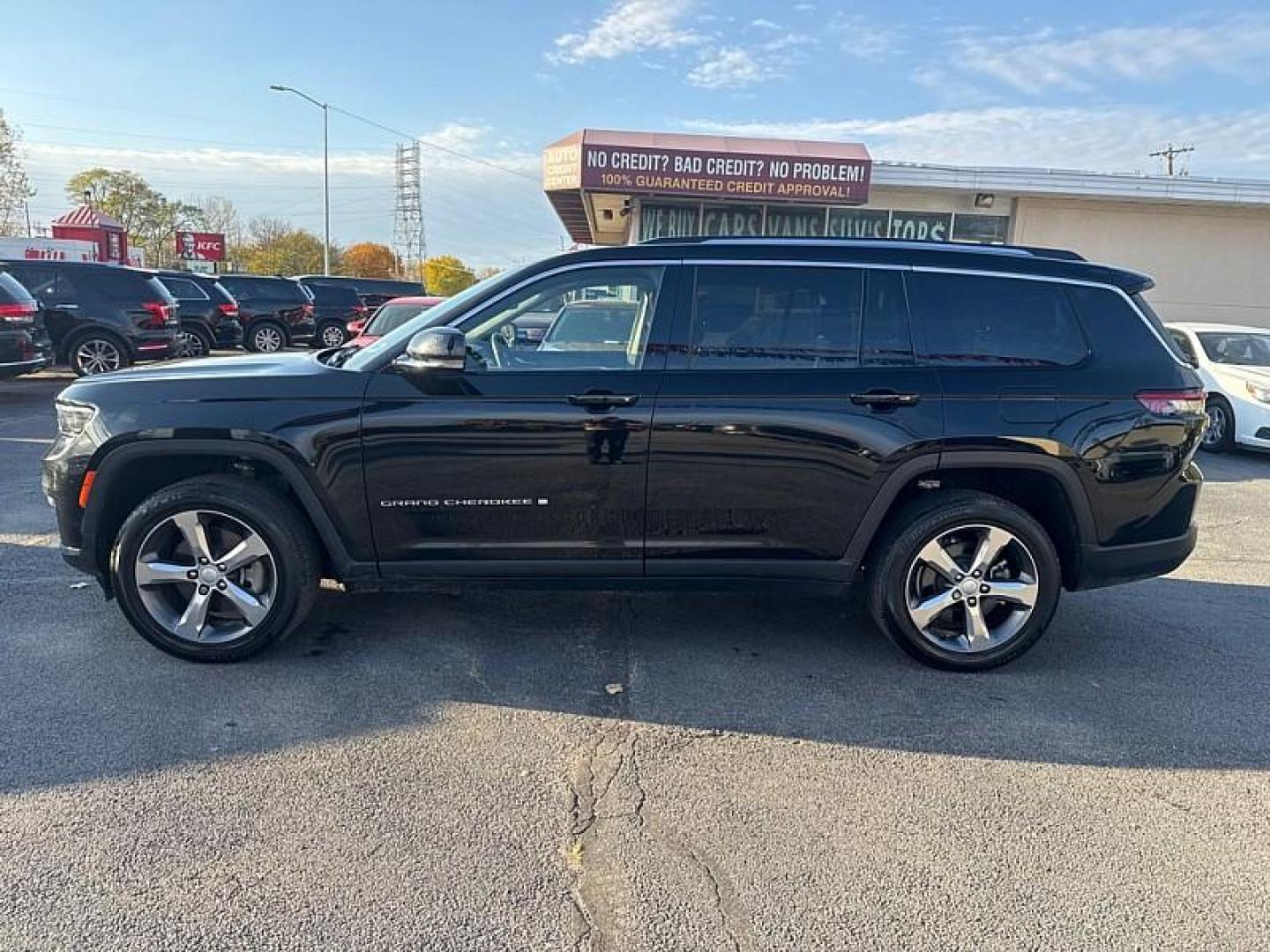 2022 BLACK /BLACK Jeep Grand Cherokee Limited 4WD (1C4RJKBG0N8) with an 3.6L V6 DOHC 24V engine, 8A transmission, located at 3304 Woodville Road, Northwood, OH, 43619, (419) 210-8019, 41.612694, -83.480743 - Photo#1