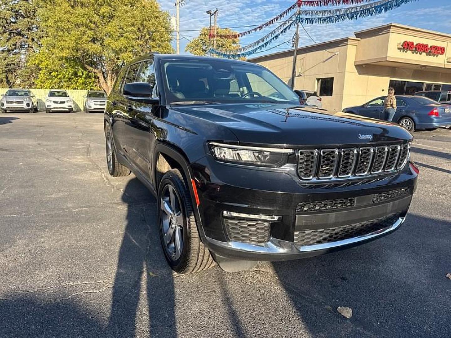 2022 BLACK /BLACK Jeep Grand Cherokee Limited 4WD (1C4RJKBG0N8) with an 3.6L V6 DOHC 24V engine, 8A transmission, located at 3304 Woodville Road, Northwood, OH, 43619, (419) 210-8019, 41.612694, -83.480743 - Photo#6