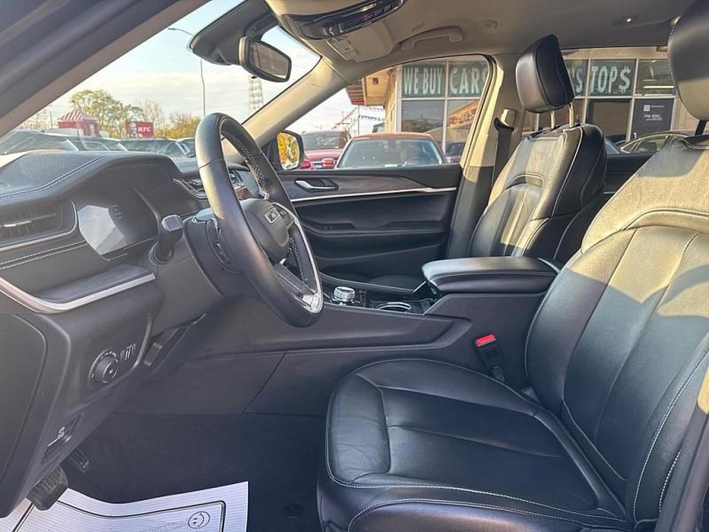 2022 BLACK /BLACK Jeep Grand Cherokee Limited 4WD (1C4RJKBG0N8) with an 3.6L V6 DOHC 24V engine, 8A transmission, located at 3304 Woodville Road, Northwood, OH, 43619, (419) 210-8019, 41.612694, -83.480743 - Photo#9