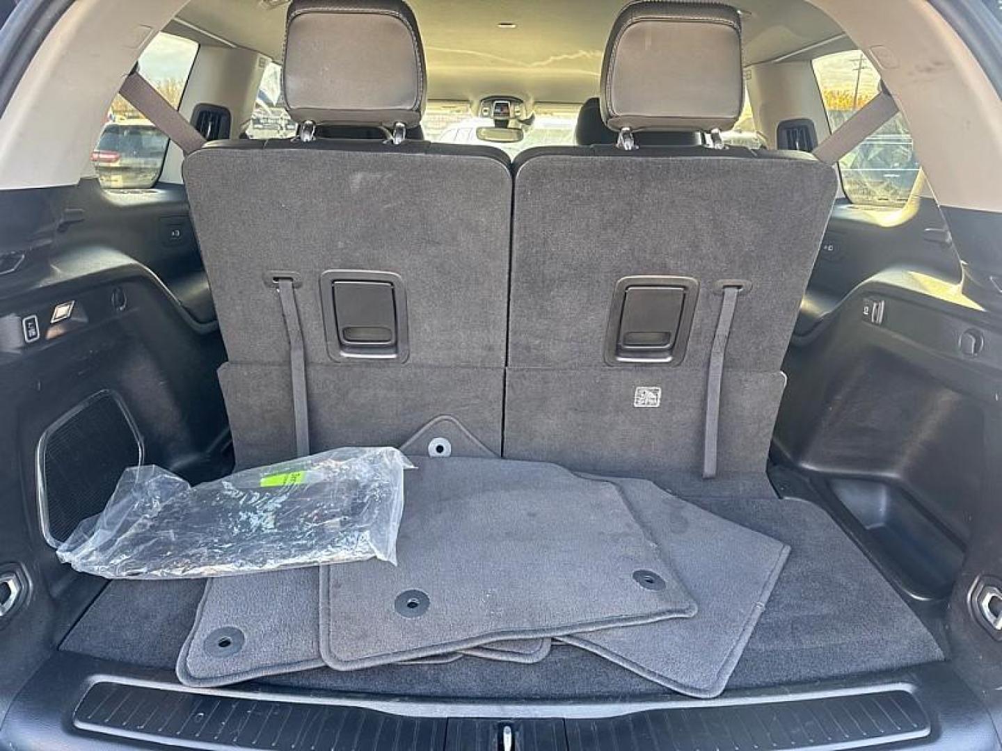 2022 BLACK /BLACK Jeep Grand Cherokee Limited 4WD (1C4RJKBG0N8) with an 3.6L V6 DOHC 24V engine, 8A transmission, located at 3304 Woodville Road, Northwood, OH, 43619, (419) 210-8019, 41.612694, -83.480743 - Photo#13