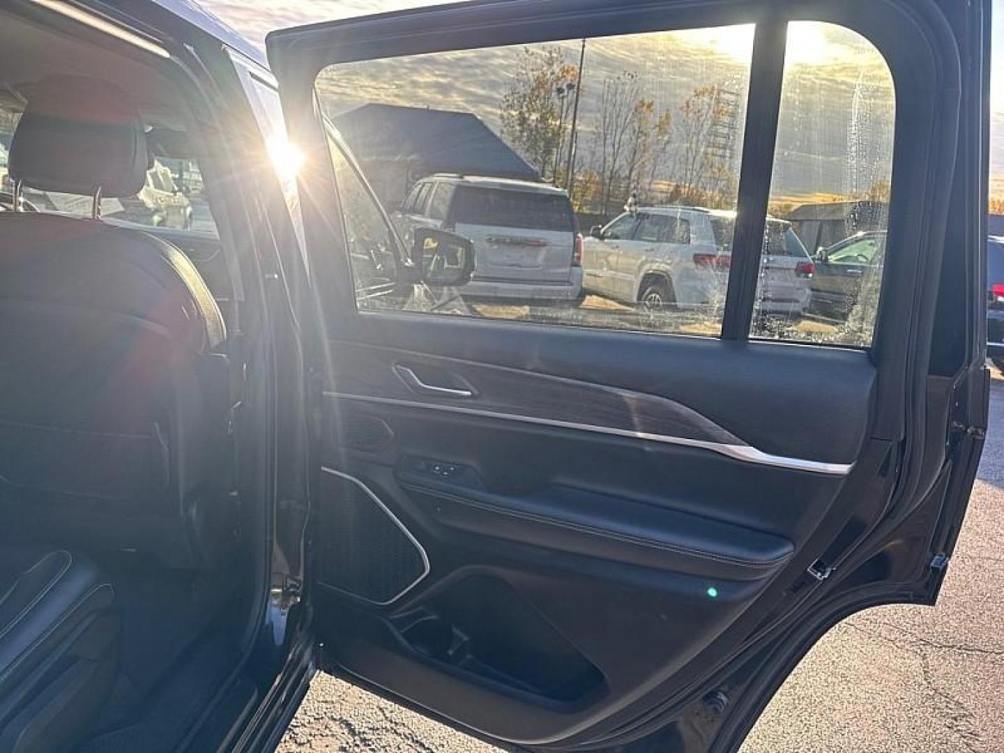 2022 BLACK /BLACK Jeep Grand Cherokee Limited 4WD (1C4RJKBG0N8) with an 3.6L V6 DOHC 24V engine, 8A transmission, located at 3304 Woodville Road, Northwood, OH, 43619, (419) 210-8019, 41.612694, -83.480743 - Photo#14