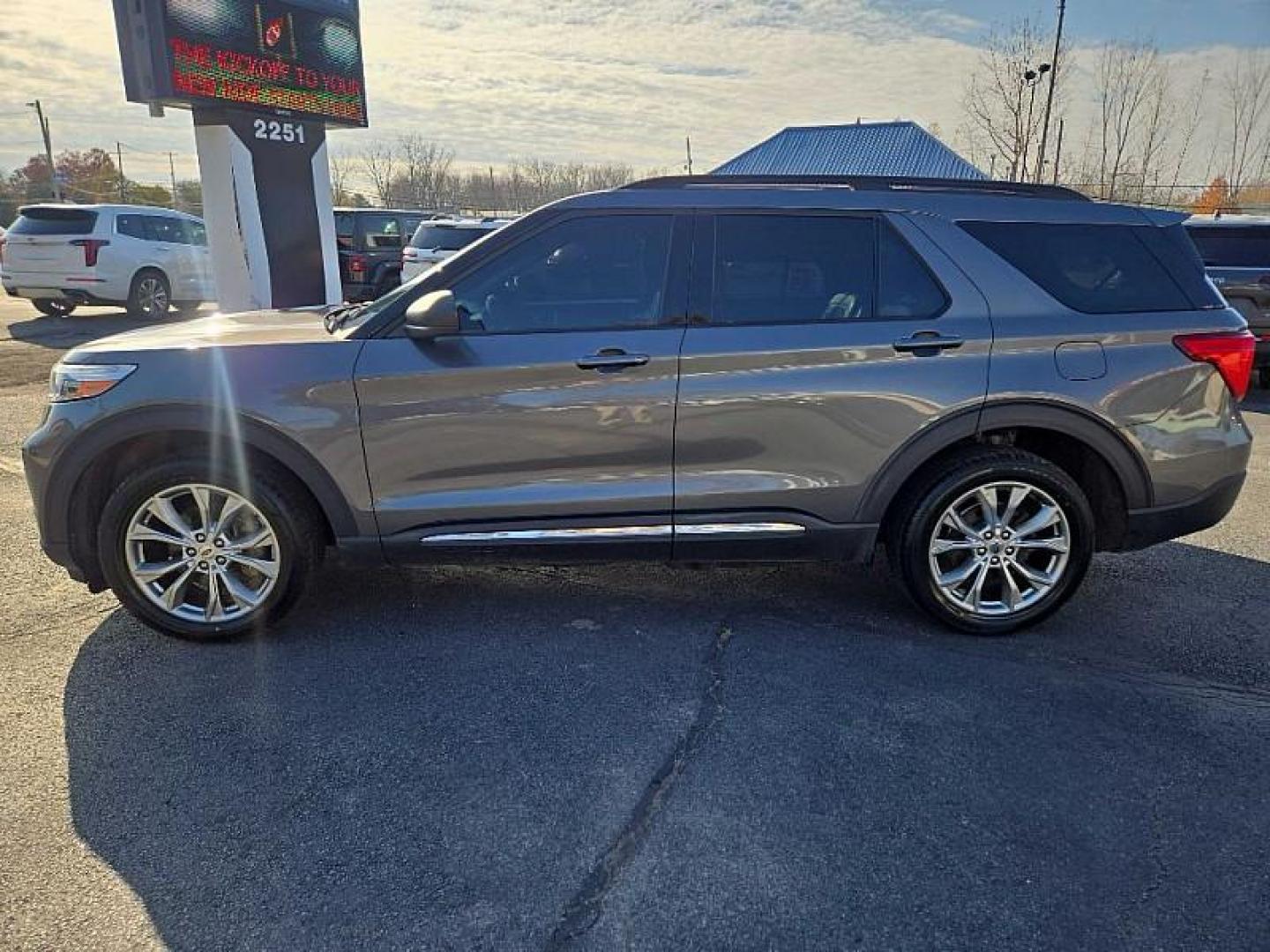 2021 SILVER /BLACK Ford Explorer XLT AWD (1FMSK8DH0MG) with an 2.3L L4 DOHC 16V engine, 10A transmission, located at 3304 Woodville Road, Northwood, OH, 43619, (419) 210-8019, 41.612694, -83.480743 - Your #1 Destination for Auto Loans and mdash;No Matter Your Credit!At our dealership, we believe everyone deserves the opportunity to drive their dream car and mdash;whether you have good credit, bad credit, or no credit at all. With a wide selection of hundreds of cars, trucks, and SUVs, you'll fin - Photo#4