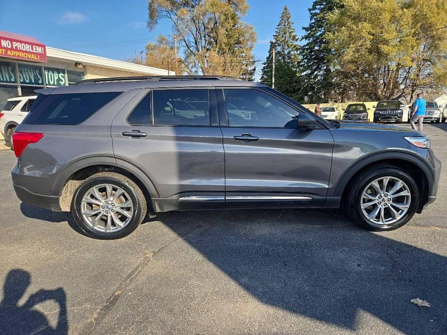 2021 SILVER /BLACK Ford Explorer XLT AWD (1FMSK8DH0MG) with an 2.3L L4 DOHC 16V engine, 10A transmission, located at 3304 Woodville Road, Northwood, OH, 43619, (419) 210-8019, 41.612694, -83.480743 - Your #1 Destination for Auto Loans and mdash;No Matter Your Credit!At our dealership, we believe everyone deserves the opportunity to drive their dream car and mdash;whether you have good credit, bad credit, or no credit at all. With a wide selection of hundreds of cars, trucks, and SUVs, you'll fin - Photo#5
