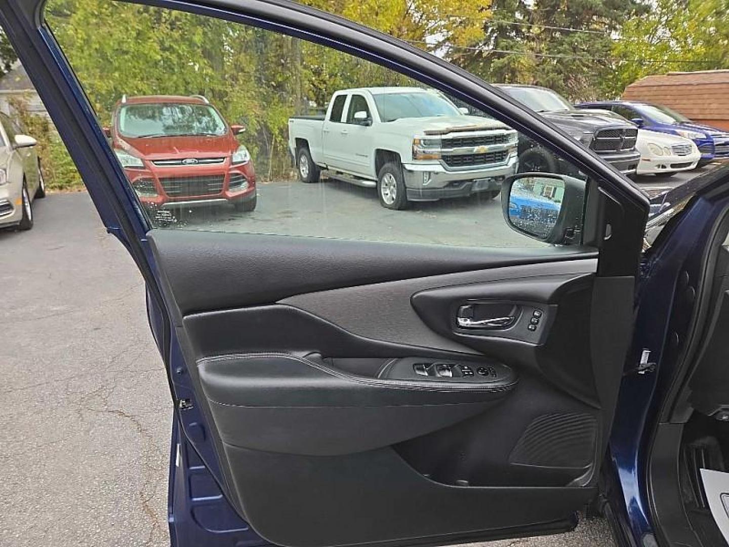 2020 BLUE /BLACK Nissan Murano SL AWD (5N1AZ2CS9LN) with an 3.5L V6 DOHC 24V engine, CVT transmission, located at 3304 Woodville Road, Northwood, OH, 43619, (419) 210-8019, 41.612694, -83.480743 - Photo#6