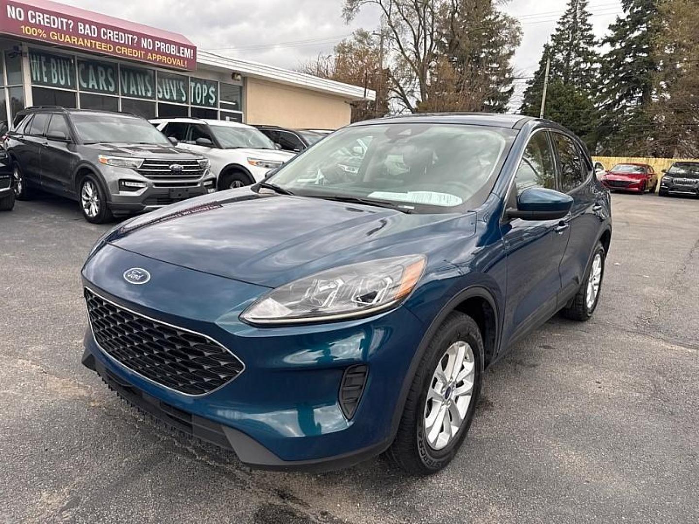 2020 GREEN /BLACK Ford Escape SE AWD (1FMCU9G66LU) with an 1.5L L3 engine, 6A transmission, located at 3304 Woodville Road, Northwood, OH, 43619, (419) 210-8019, 41.612694, -83.480743 - Photo#0
