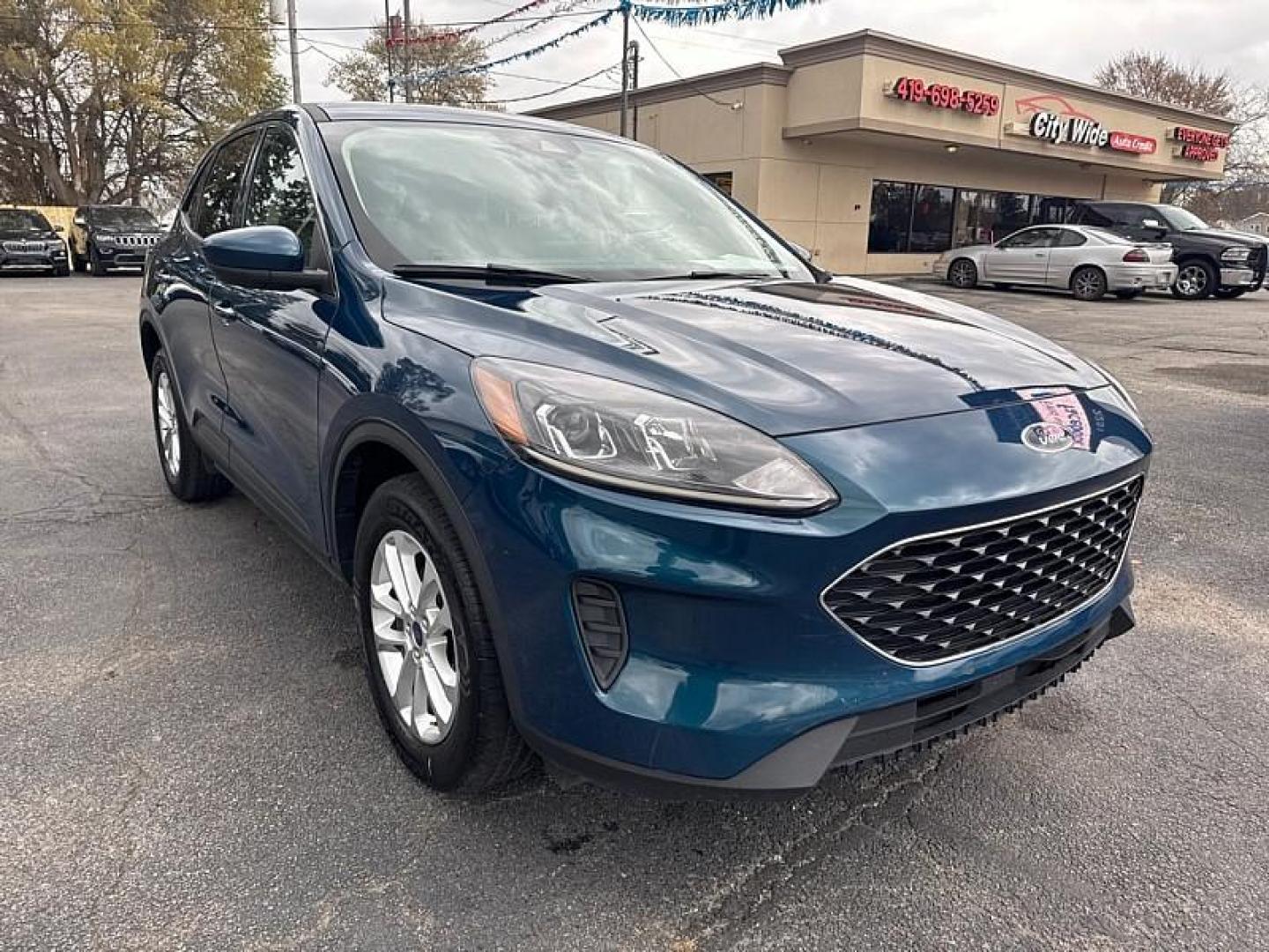 2020 GREEN /BLACK Ford Escape SE AWD (1FMCU9G66LU) with an 1.5L L3 engine, 6A transmission, located at 3304 Woodville Road, Northwood, OH, 43619, (419) 210-8019, 41.612694, -83.480743 - Photo#6