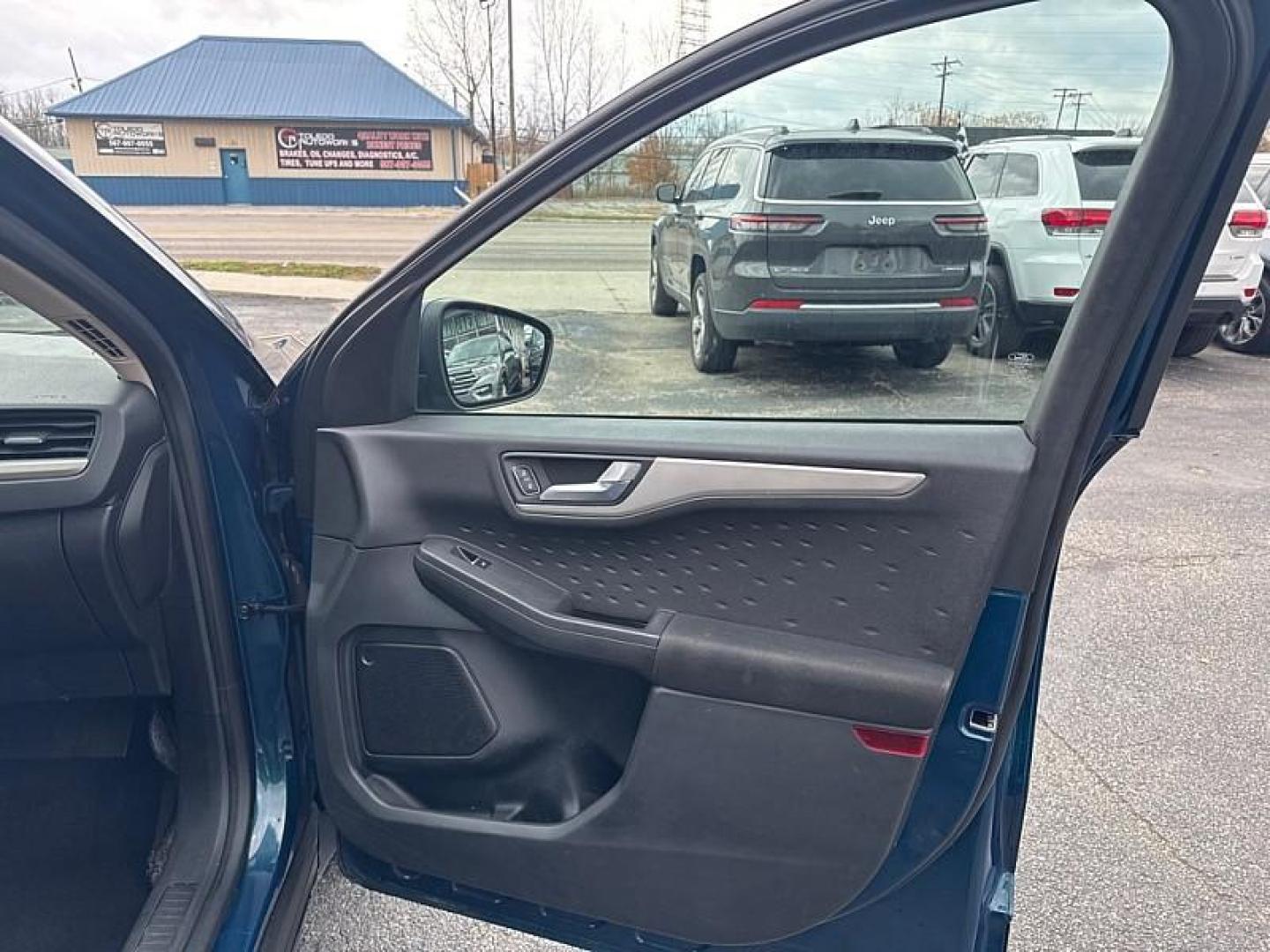 2020 GREEN /BLACK Ford Escape SE AWD (1FMCU9G66LU) with an 1.5L L3 engine, 6A transmission, located at 3304 Woodville Road, Northwood, OH, 43619, (419) 210-8019, 41.612694, -83.480743 - Photo#15