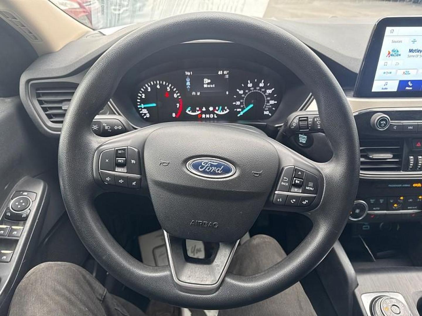 2020 GREEN /BLACK Ford Escape SE AWD (1FMCU9G66LU) with an 1.5L L3 engine, 6A transmission, located at 3304 Woodville Road, Northwood, OH, 43619, (419) 210-8019, 41.612694, -83.480743 - Photo#19