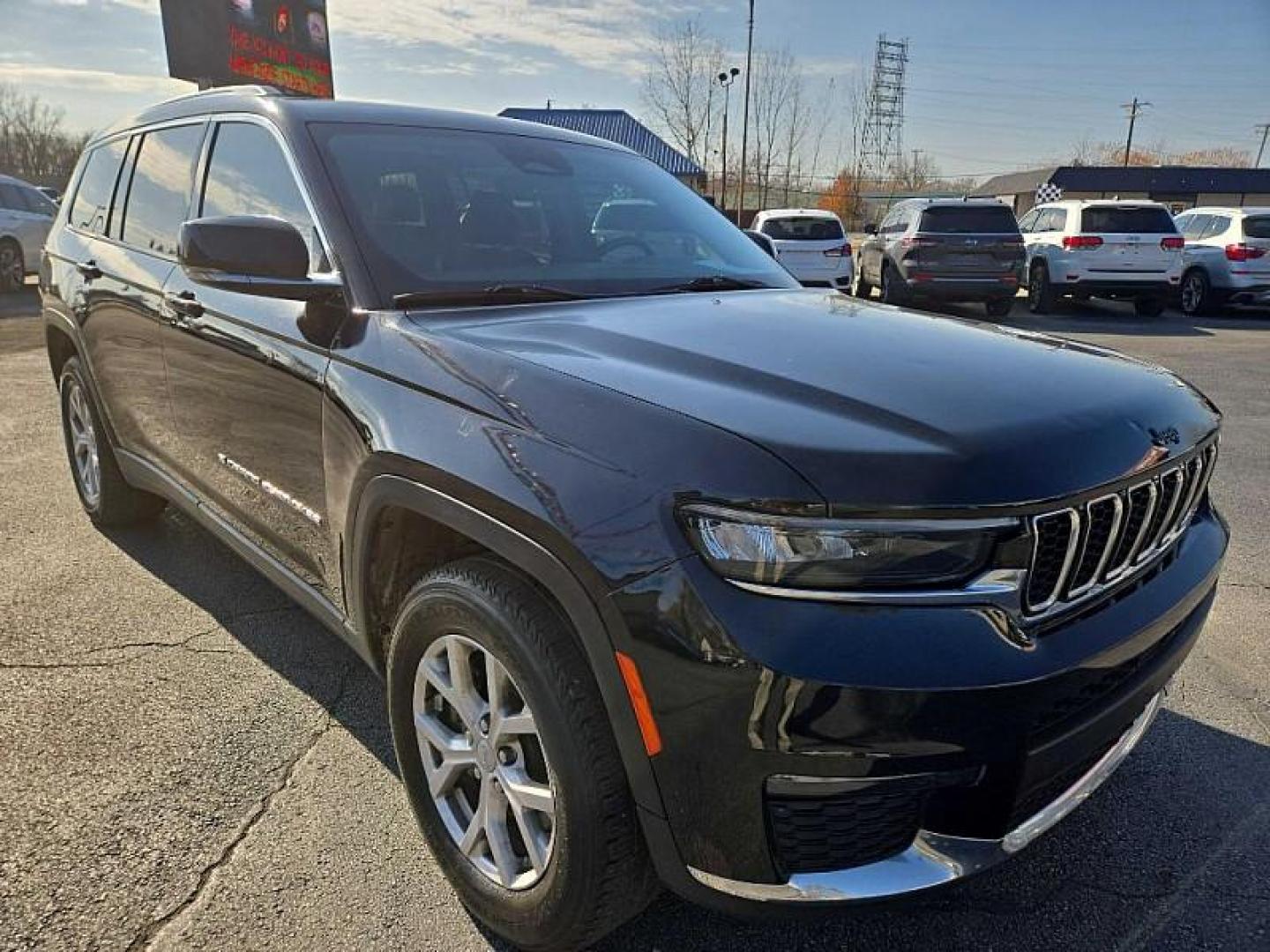 2021 BLACK /BLACK Jeep Grand Cherokee Limited 4WD (1C4RJKBG2M8) with an 3.6L V6 DOHC 24V engine, 8A transmission, located at 3304 Woodville Road, Northwood, OH, 43619, (419) 210-8019, 41.612694, -83.480743 - Your #1 Destination for Auto Loans and mdash;No Matter Your Credit!At our dealership, we believe everyone deserves the opportunity to drive their dream car and mdash;whether you have good credit, bad credit, or no credit at all. With a wide selection of hundreds of cars, trucks, and SUVs, you'll fin - Photo#7