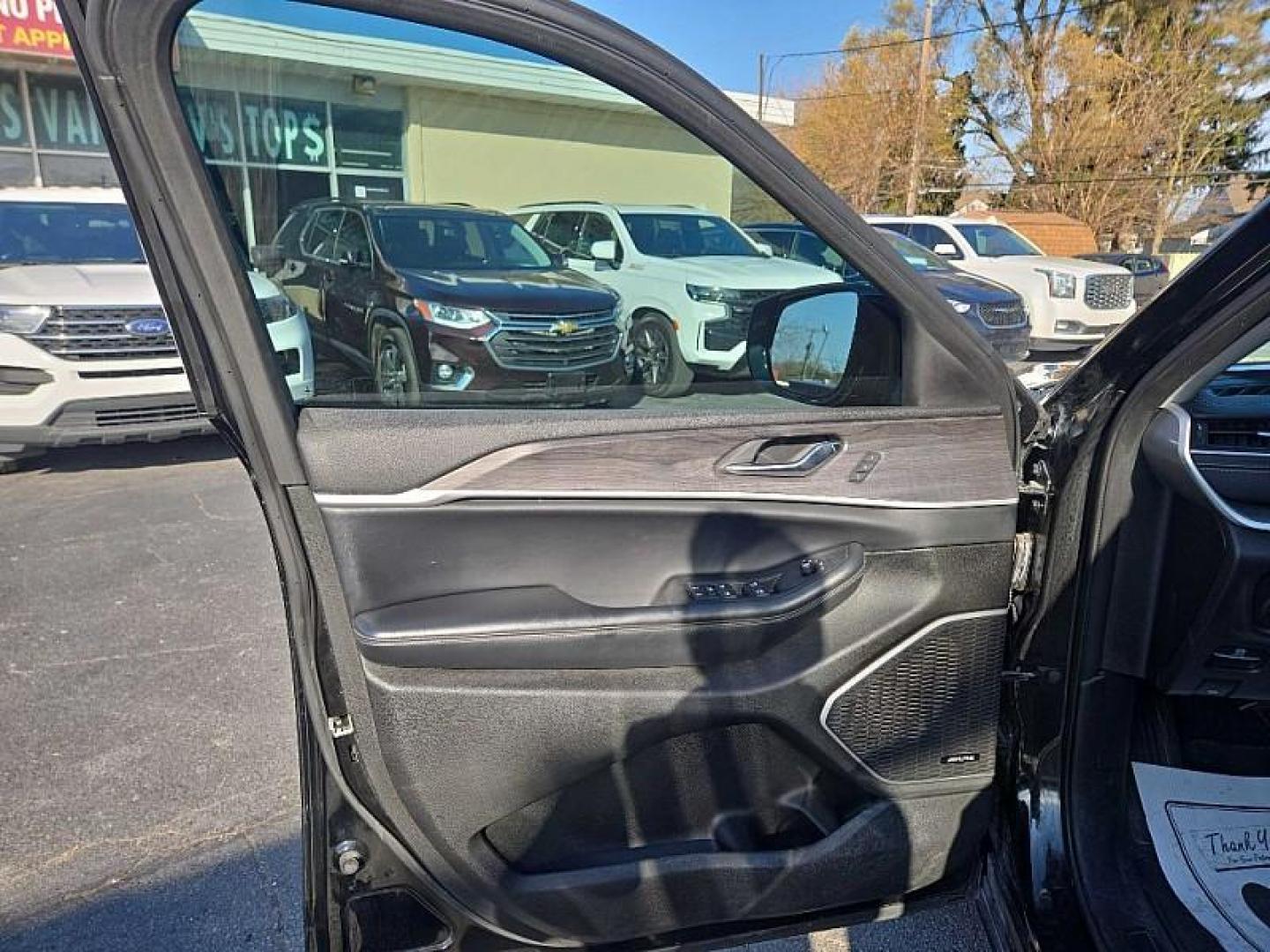 2021 BLACK /BLACK Jeep Grand Cherokee Limited 4WD (1C4RJKBG2M8) with an 3.6L V6 DOHC 24V engine, 8A transmission, located at 3304 Woodville Road, Northwood, OH, 43619, (419) 210-8019, 41.612694, -83.480743 - Your #1 Destination for Auto Loans and mdash;No Matter Your Credit!At our dealership, we believe everyone deserves the opportunity to drive their dream car and mdash;whether you have good credit, bad credit, or no credit at all. With a wide selection of hundreds of cars, trucks, and SUVs, you'll fin - Photo#9