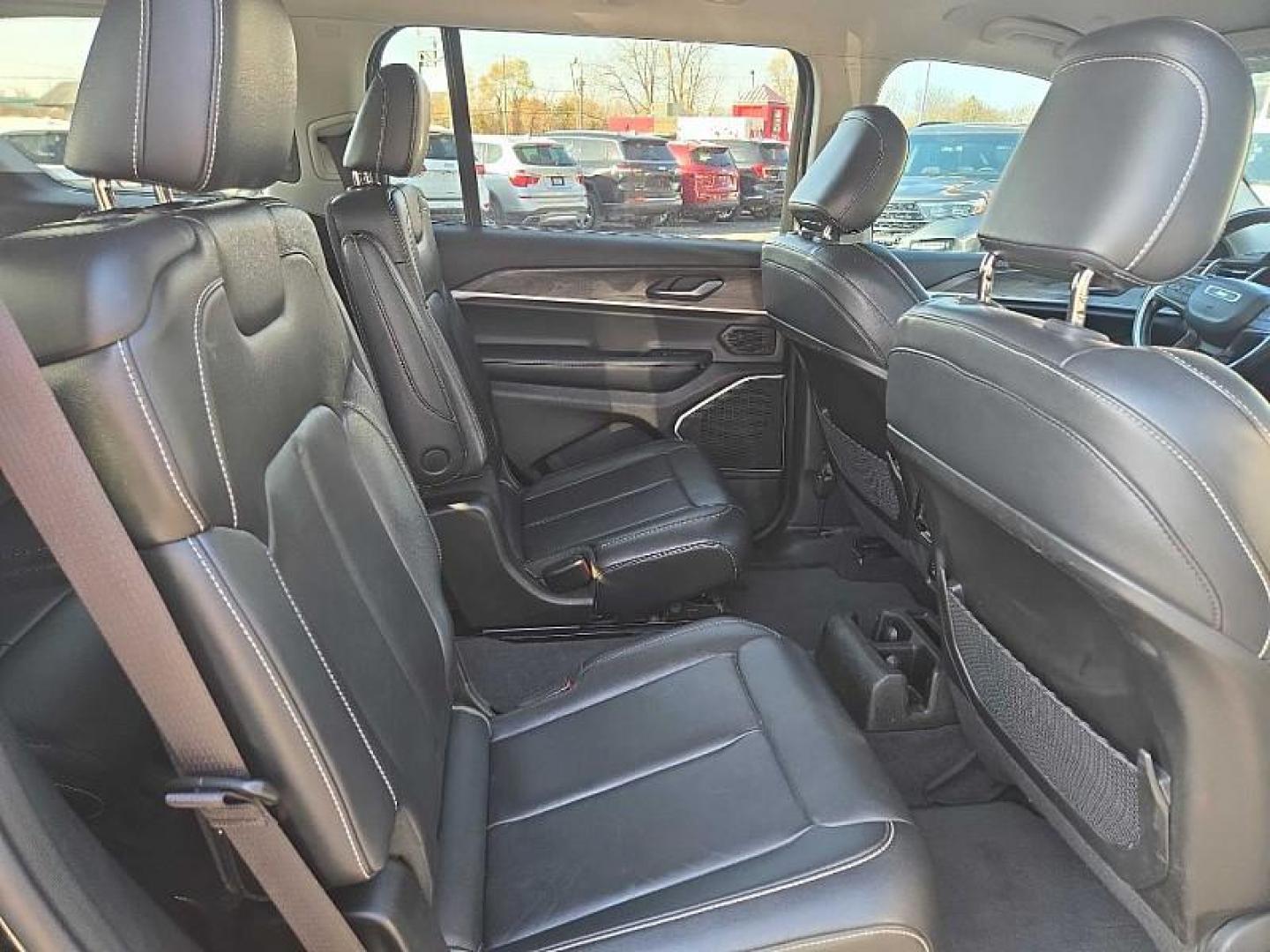 2021 BLACK /BLACK Jeep Grand Cherokee Limited 4WD (1C4RJKBG2M8) with an 3.6L V6 DOHC 24V engine, 8A transmission, located at 3304 Woodville Road, Northwood, OH, 43619, (419) 210-8019, 41.612694, -83.480743 - Your #1 Destination for Auto Loans and mdash;No Matter Your Credit!At our dealership, we believe everyone deserves the opportunity to drive their dream car and mdash;whether you have good credit, bad credit, or no credit at all. With a wide selection of hundreds of cars, trucks, and SUVs, you'll fin - Photo#14