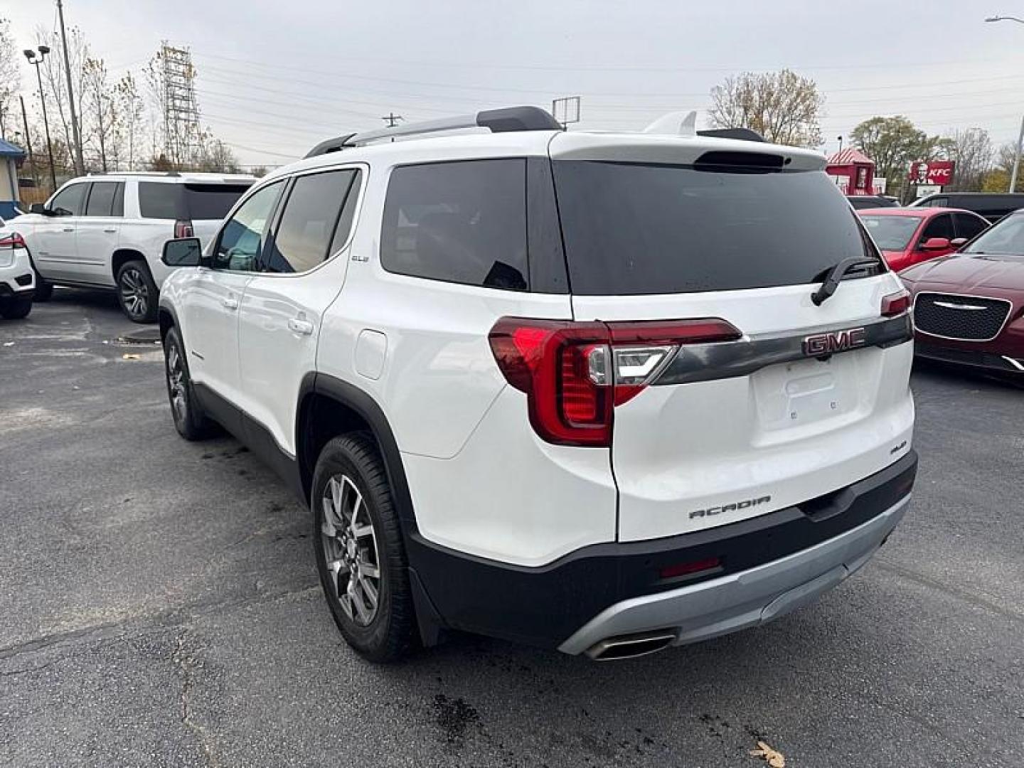 2020 WHITE /BLACK GMC Acadia SLE-1 AWD (1GKKNRLS1LZ) with an 3.6L V6 DOHC 24V engine, 6A transmission, located at 3304 Woodville Road, Northwood, OH, 43619, (419) 210-8019, 41.612694, -83.480743 - Your #1 Destination for Auto Loans and mdash;No Matter Your Credit!At our dealership, we believe everyone deserves the opportunity to drive their dream car and mdash;whether you have good credit, bad credit, or no credit at all. With a wide selection of hundreds of cars, trucks, and SUVs, you'll fin - Photo#2