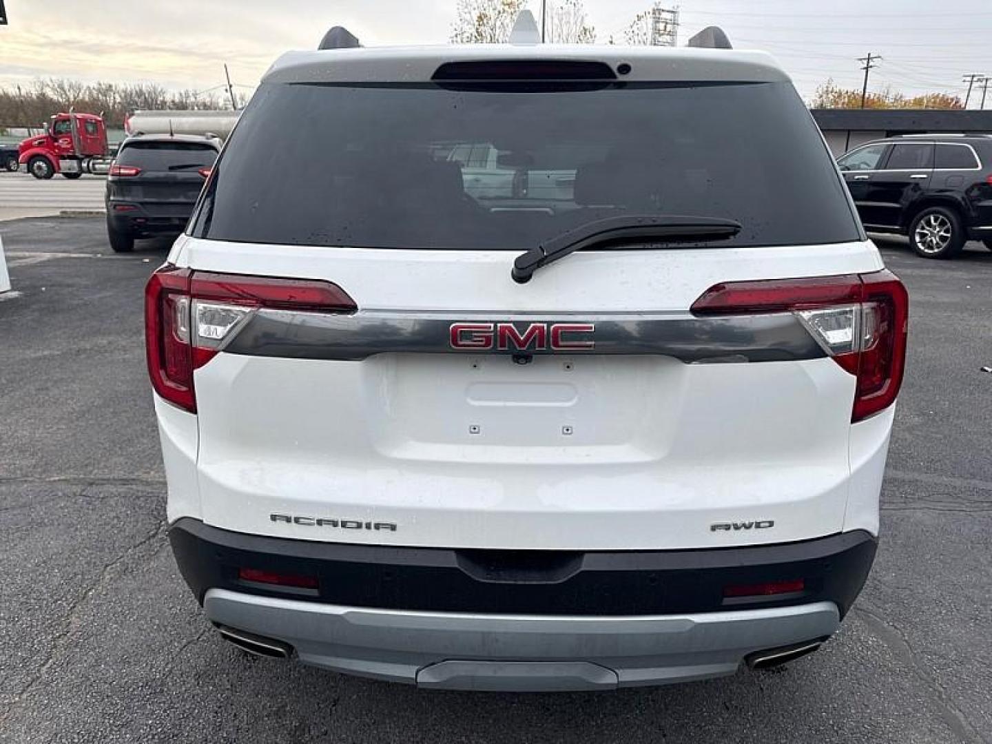 2020 WHITE /BLACK GMC Acadia SLE-1 AWD (1GKKNRLS1LZ) with an 3.6L V6 DOHC 24V engine, 6A transmission, located at 3304 Woodville Road, Northwood, OH, 43619, (419) 210-8019, 41.612694, -83.480743 - Your #1 Destination for Auto Loans and mdash;No Matter Your Credit!At our dealership, we believe everyone deserves the opportunity to drive their dream car and mdash;whether you have good credit, bad credit, or no credit at all. With a wide selection of hundreds of cars, trucks, and SUVs, you'll fin - Photo#3