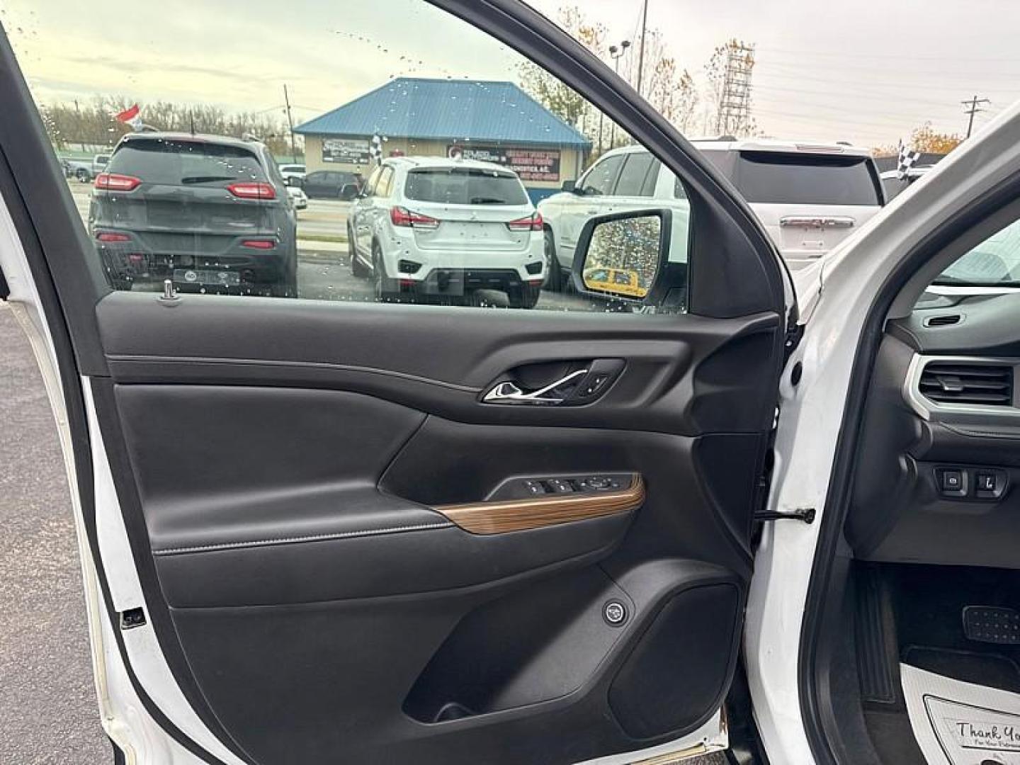 2020 WHITE /BLACK GMC Acadia SLE-1 AWD (1GKKNRLS1LZ) with an 3.6L V6 DOHC 24V engine, 6A transmission, located at 3304 Woodville Road, Northwood, OH, 43619, (419) 210-8019, 41.612694, -83.480743 - Your #1 Destination for Auto Loans and mdash;No Matter Your Credit!At our dealership, we believe everyone deserves the opportunity to drive their dream car and mdash;whether you have good credit, bad credit, or no credit at all. With a wide selection of hundreds of cars, trucks, and SUVs, you'll fin - Photo#8