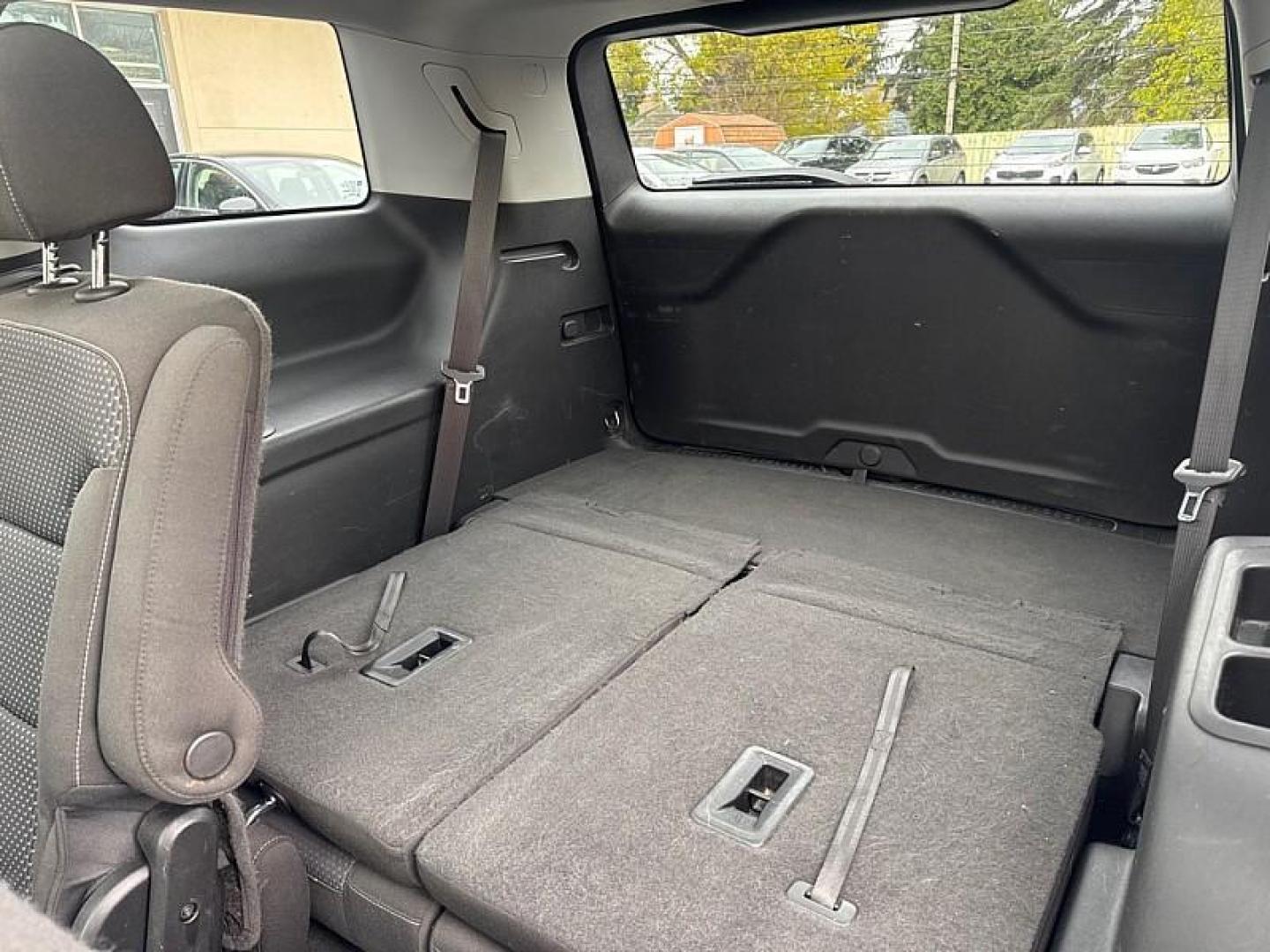 2020 WHITE /BLACK GMC Acadia SLE-1 AWD (1GKKNRLS1LZ) with an 3.6L V6 DOHC 24V engine, 6A transmission, located at 3304 Woodville Road, Northwood, OH, 43619, (419) 210-8019, 41.612694, -83.480743 - Your #1 Destination for Auto Loans and mdash;No Matter Your Credit!At our dealership, we believe everyone deserves the opportunity to drive their dream car and mdash;whether you have good credit, bad credit, or no credit at all. With a wide selection of hundreds of cars, trucks, and SUVs, you'll fin - Photo#12