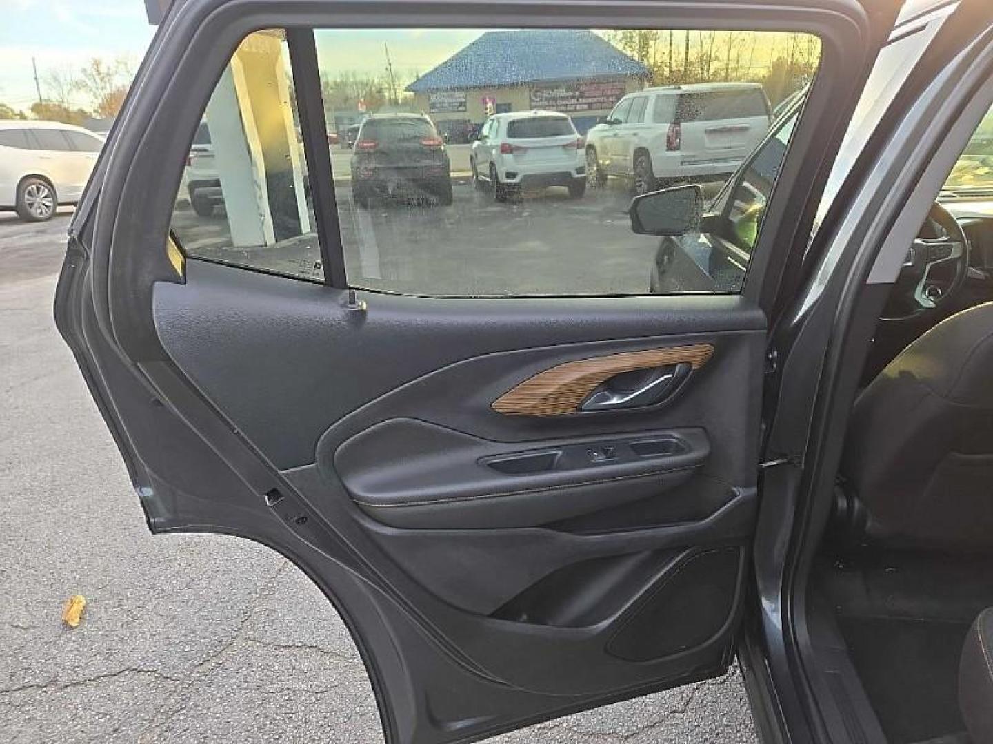 2020 GRAY /BLACK GMC Terrain SLE (3GKALMEV8LL) with an 1.4L L4 DOHC 16V TURBO engine, 6A transmission, located at 3304 Woodville Road, Northwood, OH, 43619, (419) 210-8019, 41.612694, -83.480743 - Your #1 Destination for Auto Loans and mdash;No Matter Your Credit!At our dealership, we believe everyone deserves the opportunity to drive their dream car and mdash;whether you have good credit, bad credit, or no credit at all. With a wide selection of hundreds of cars, trucks, and SUVs, you'll fin - Photo#10