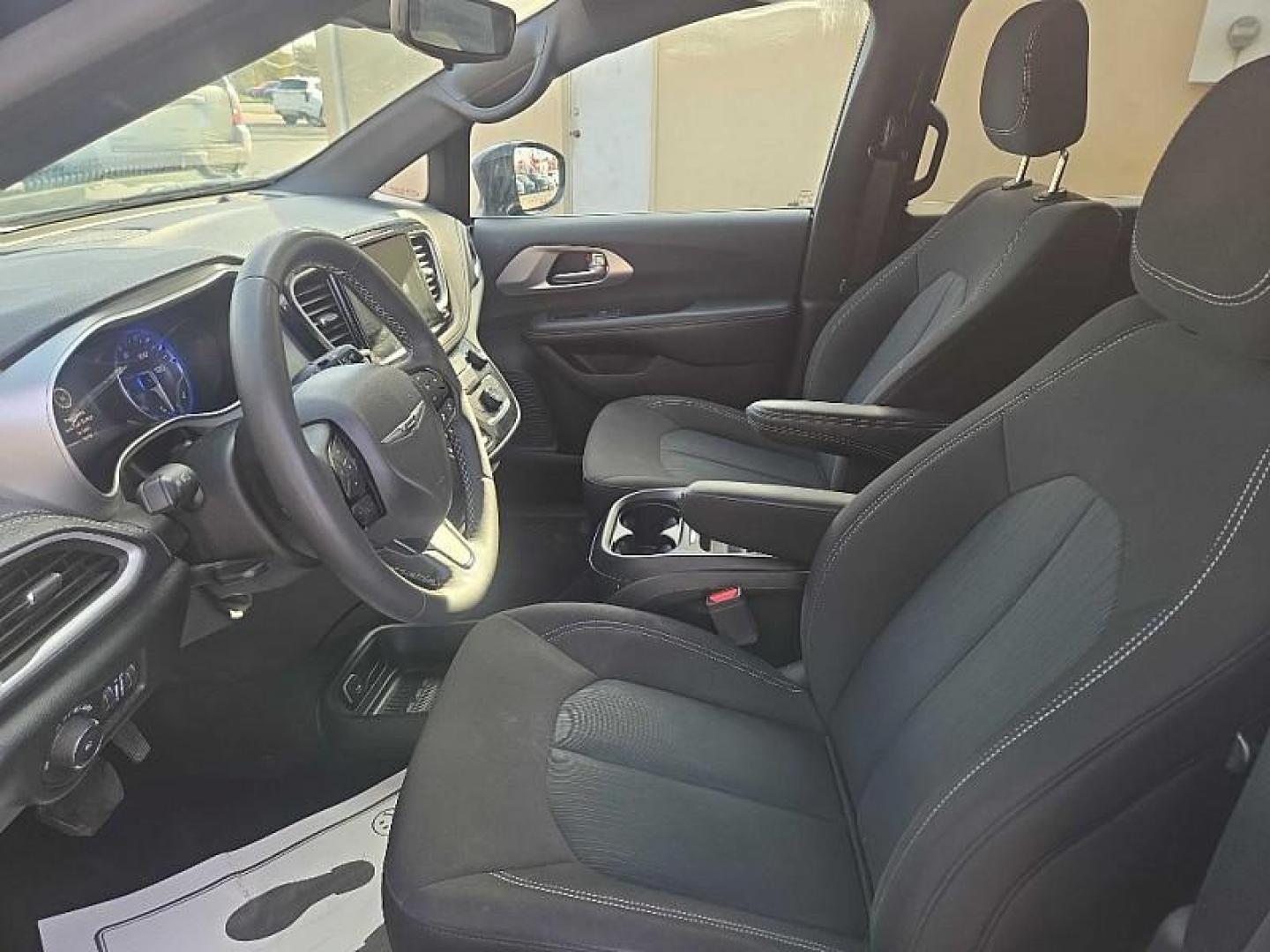 2024 BLACK /BLACK Chrysler Pacifica Touring (2C4RC1FG3RR) with an 3.6L V6 DOHC 24V engine, 9A transmission, located at 3304 Woodville Road, Northwood, OH, 43619, (419) 210-8019, 41.612694, -83.480743 - Your #1 Destination for Auto Loans and mdash;No Matter Your Credit!At our dealership, we believe everyone deserves the opportunity to drive their dream car and mdash;whether you have good credit, bad credit, or no credit at all. With a wide selection of hundreds of cars, trucks, and SUVs, you'll fin - Photo#9