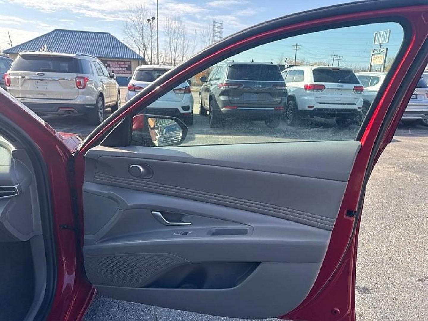 2021 RED /GRAY Hyundai Elantra SEL (KMHLS4AG1MU) with an 1.6L L4 DOHC 16V engine, 6A transmission, located at 3304 Woodville Road, Northwood, OH, 43619, (419) 210-8019, 41.612694, -83.480743 - Your #1 Destination for Auto Loans and mdash;No Matter Your Credit!At our dealership, we believe everyone deserves the opportunity to drive their dream car and mdash;whether you have good credit, bad credit, or no credit at all. With a wide selection of hundreds of cars, trucks, and SUVs, you'll fin - Photo#15