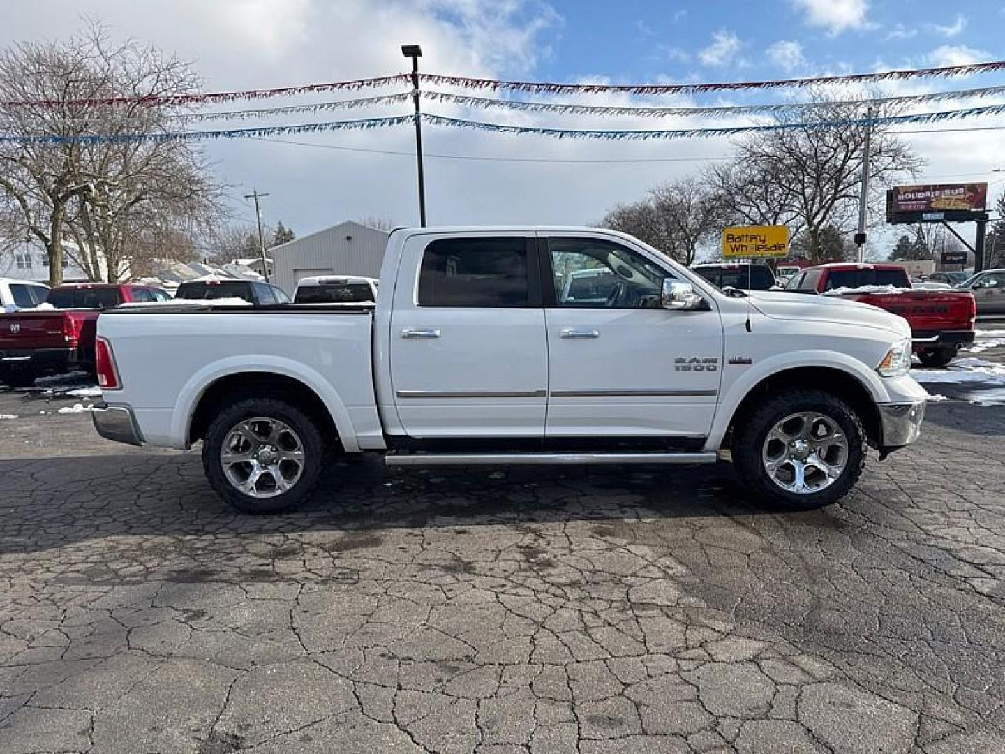 2014 WHITE /TAN/BROWN RAM 1500 Laramie Crew Cab SWB 4WD (1C6RR7NT7ES) with an 5.7L V8 OHV 16V engine, 6-Speed Automatic transmission, located at 3304 Woodville Road, Northwood, OH, 43619, (419) 210-8019, 41.612694, -83.480743 - Photo#5