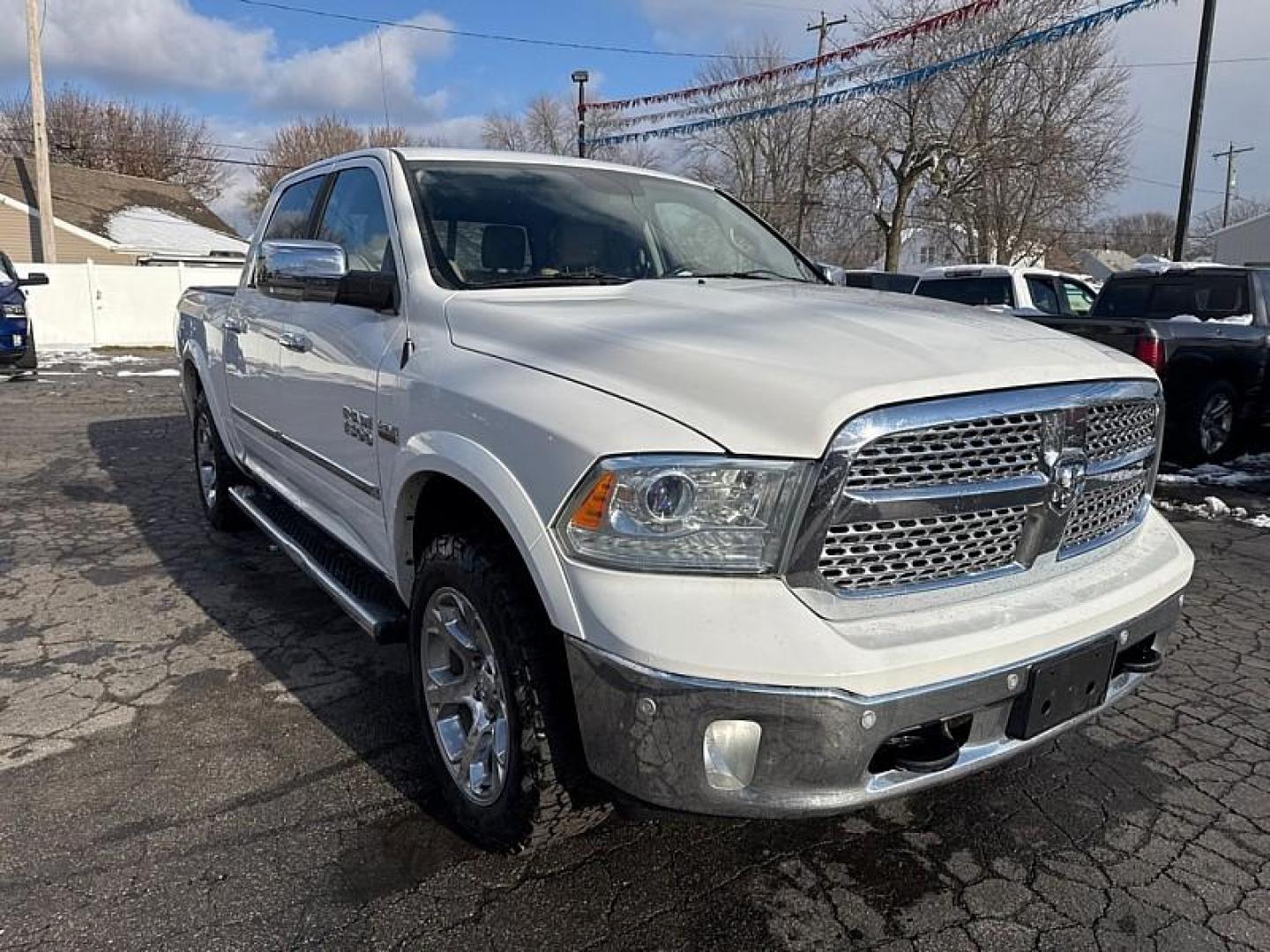 2014 WHITE /TAN/BROWN RAM 1500 Laramie Crew Cab SWB 4WD (1C6RR7NT7ES) with an 5.7L V8 OHV 16V engine, 6-Speed Automatic transmission, located at 3304 Woodville Road, Northwood, OH, 43619, (419) 210-8019, 41.612694, -83.480743 - Photo#6