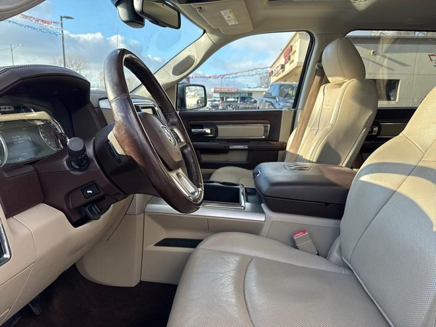 2014 WHITE /TAN/BROWN RAM 1500 Laramie Crew Cab SWB 4WD (1C6RR7NT7ES) with an 5.7L V8 OHV 16V engine, 6-Speed Automatic transmission, located at 3304 Woodville Road, Northwood, OH, 43619, (419) 210-8019, 41.612694, -83.480743 - Photo#9