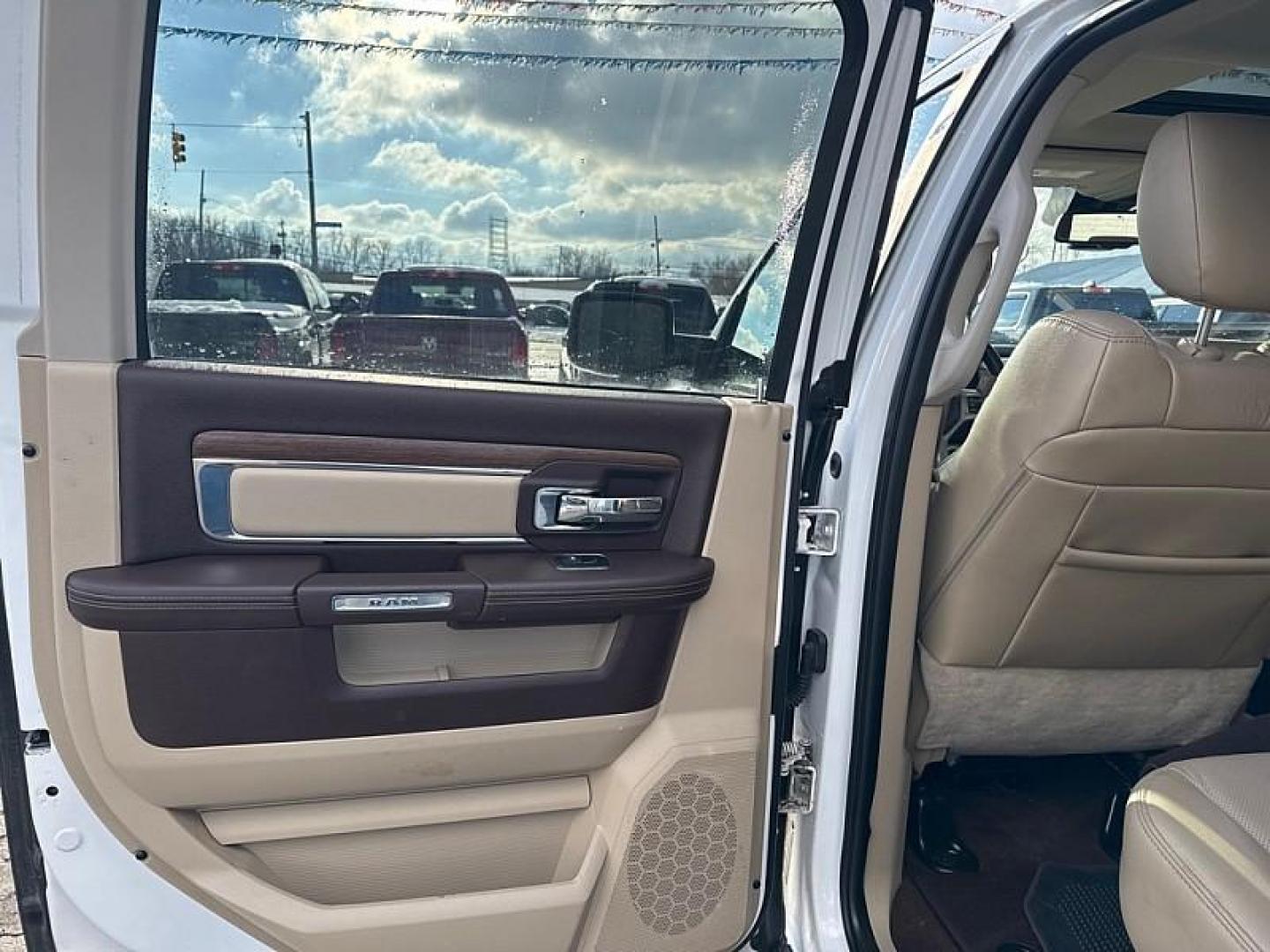 2014 WHITE /TAN/BROWN RAM 1500 Laramie Crew Cab SWB 4WD (1C6RR7NT7ES) with an 5.7L V8 OHV 16V engine, 6-Speed Automatic transmission, located at 3304 Woodville Road, Northwood, OH, 43619, (419) 210-8019, 41.612694, -83.480743 - Photo#10