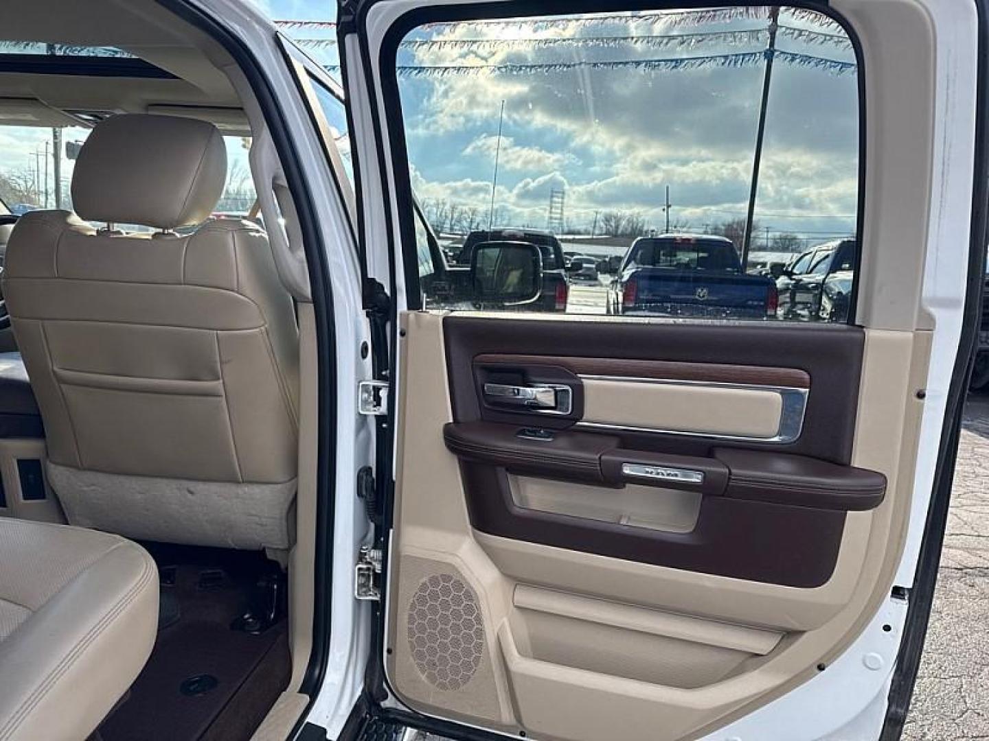 2014 WHITE /TAN/BROWN RAM 1500 Laramie Crew Cab SWB 4WD (1C6RR7NT7ES) with an 5.7L V8 OHV 16V engine, 6-Speed Automatic transmission, located at 3304 Woodville Road, Northwood, OH, 43619, (419) 210-8019, 41.612694, -83.480743 - Photo#12